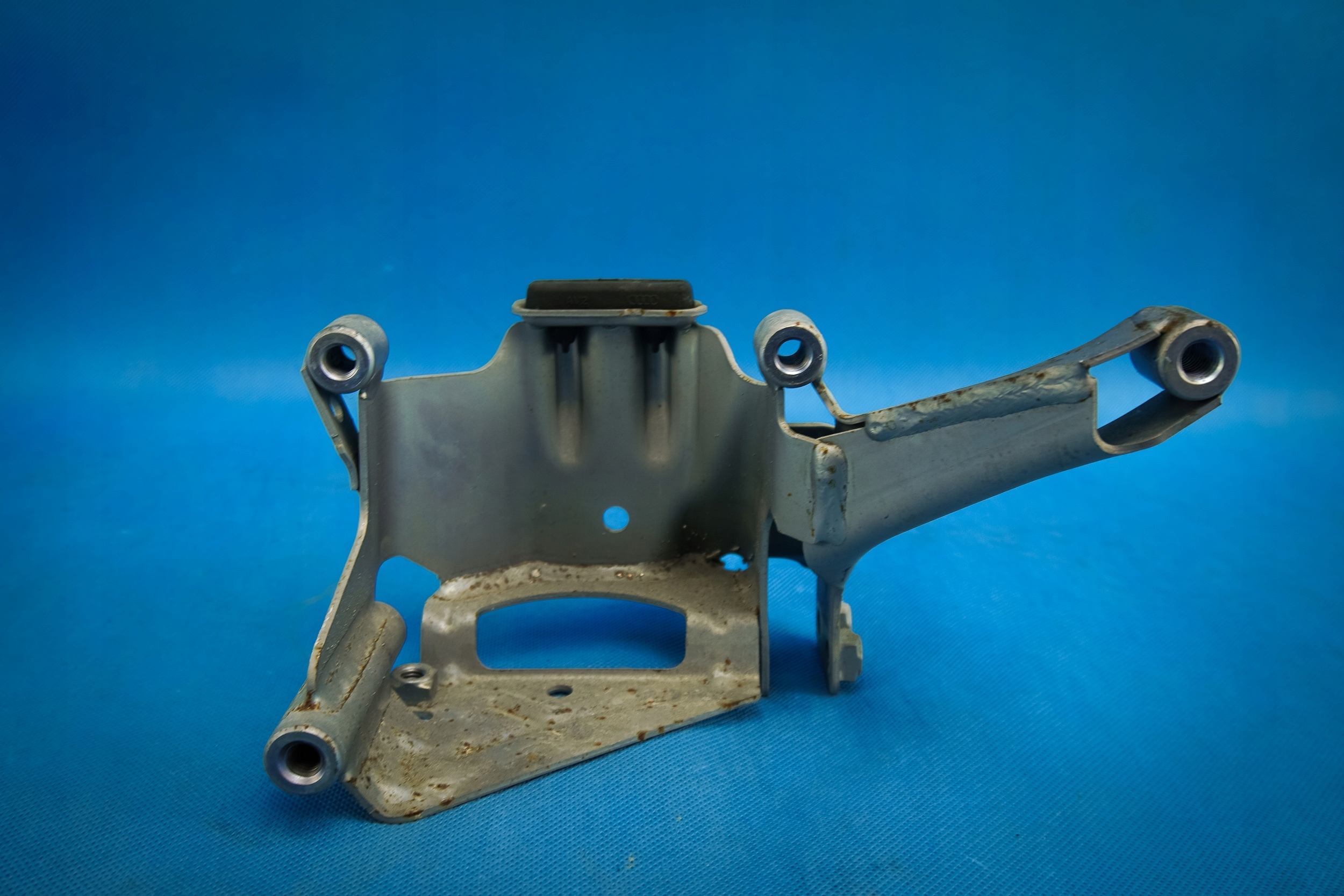 motor mount cover Audi RS6 RS7 A8 4G0399059G
