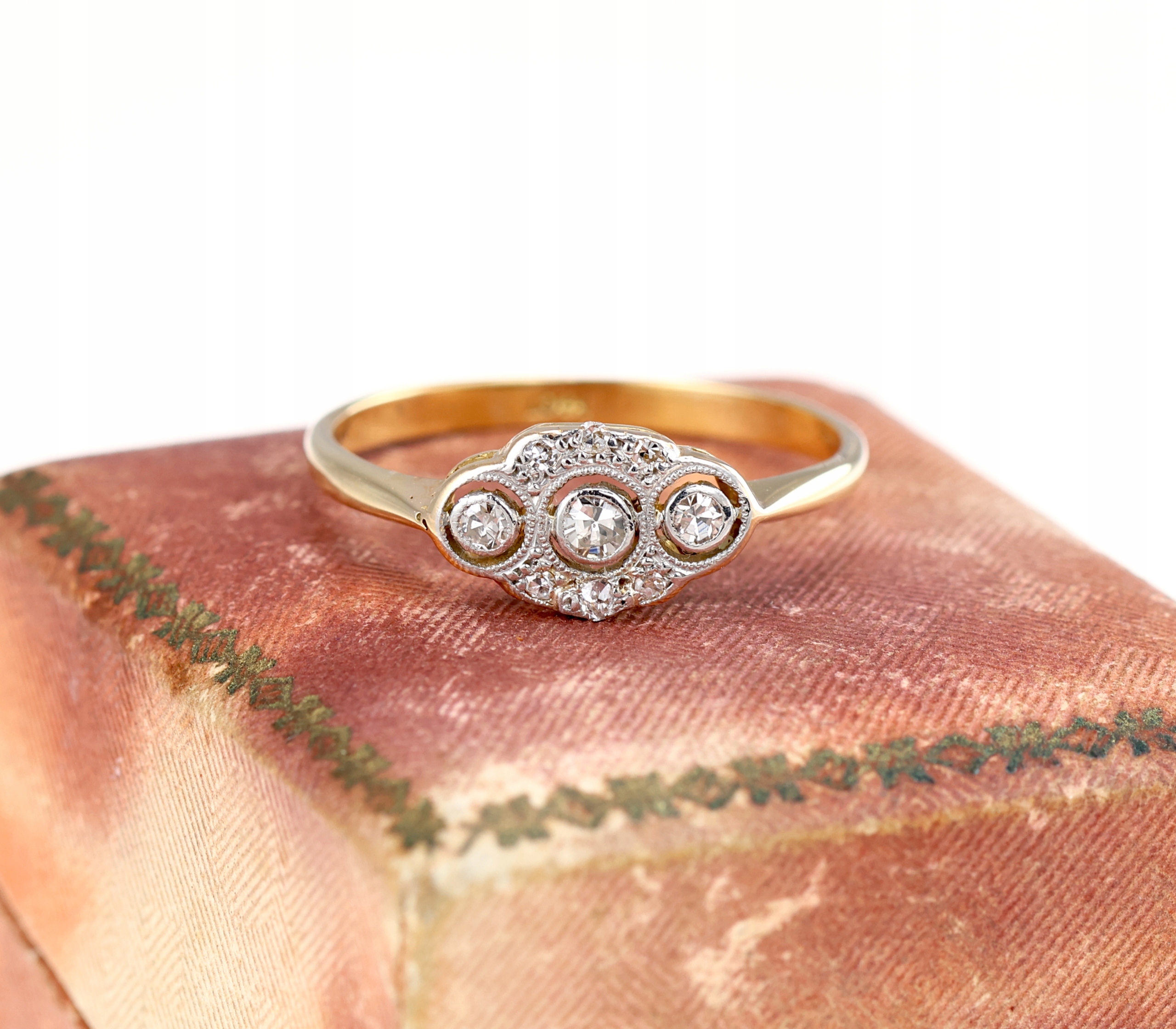 DAWNY ZŁOTY 18K PIERŚCIONEK Z DIAMENTAMI