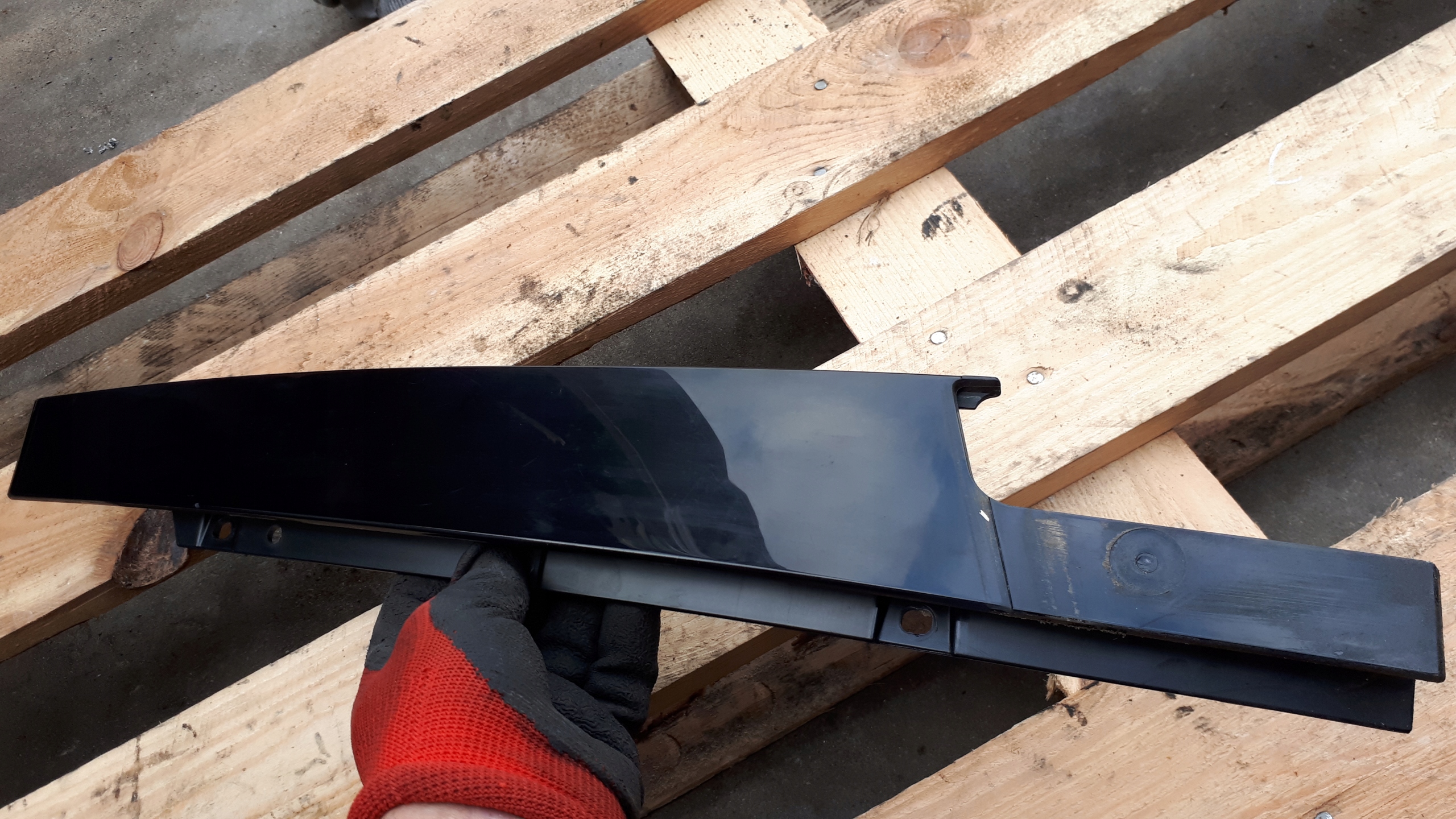 8K0837901M - S4 B8 A4 накладка двері ліва передня стійка захист