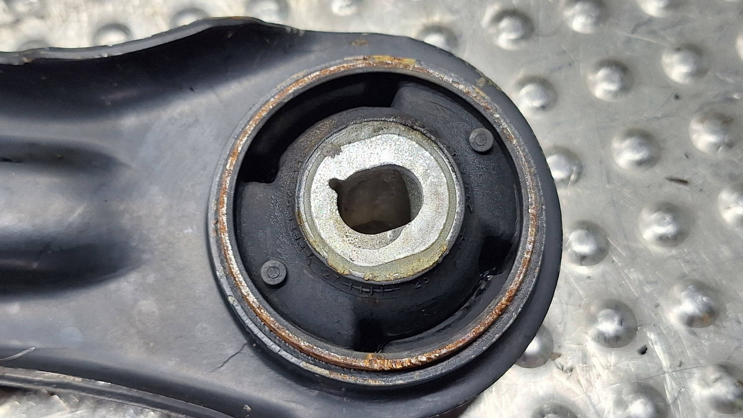 arm left front L1TC-3051-AB FORD PUMA MK2