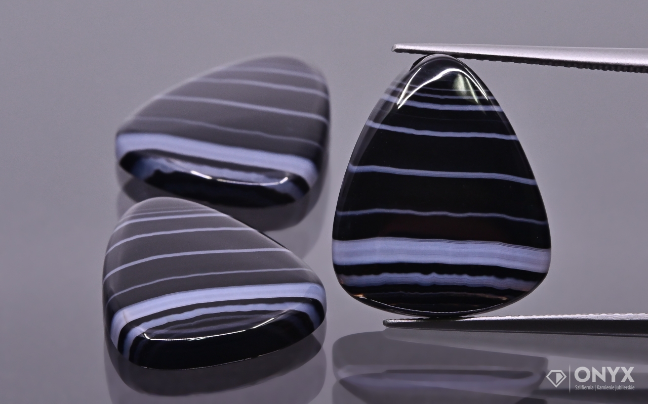 Onyx pruhovaný kabošon Komplet bilion 18x15 mm