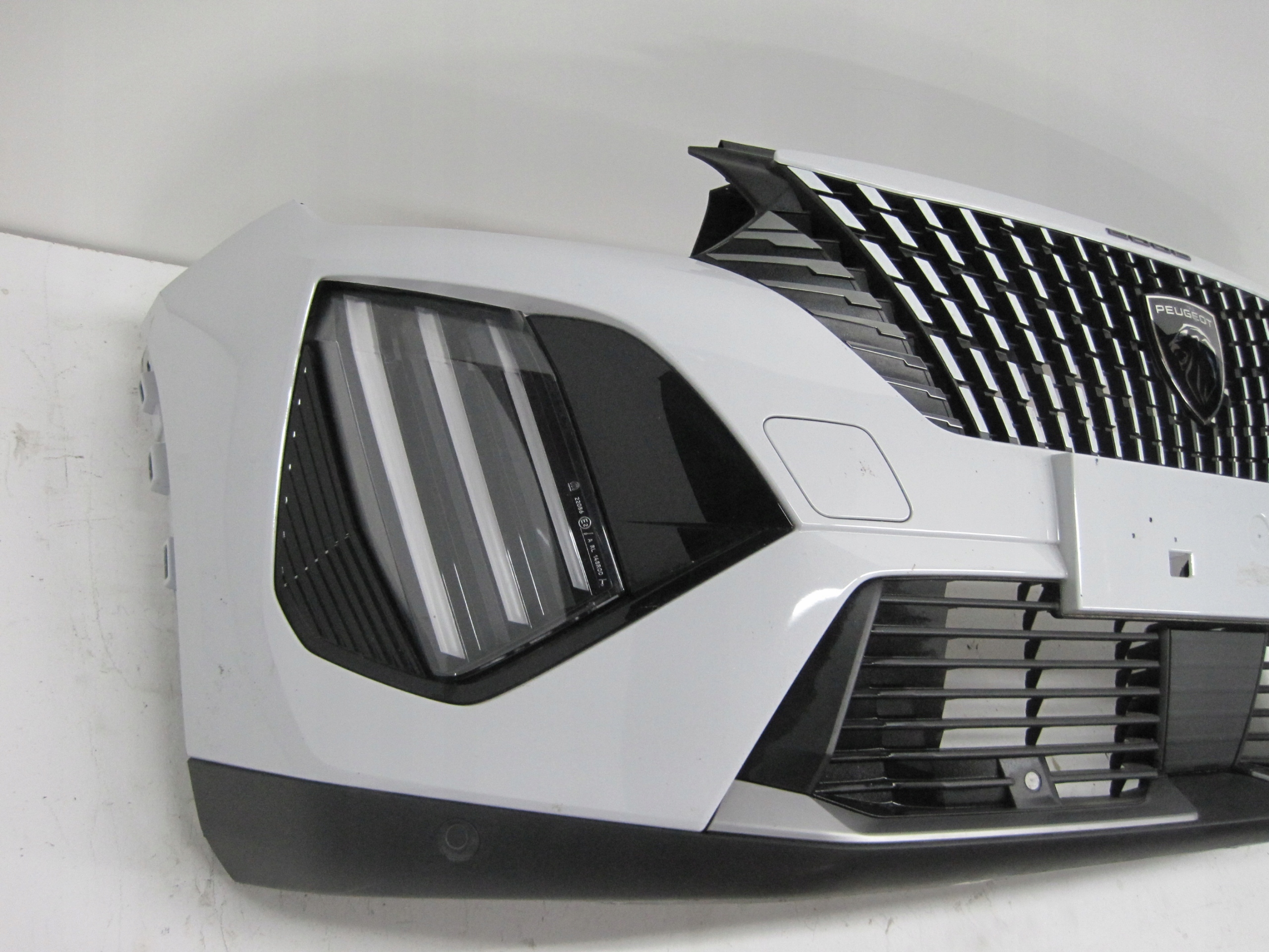 bumper PEUGEOT 2008 24R 4 PDC below RADAR front front