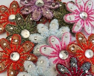 

kwiatki 5 szt.kryształki róż blue naszywka termo S