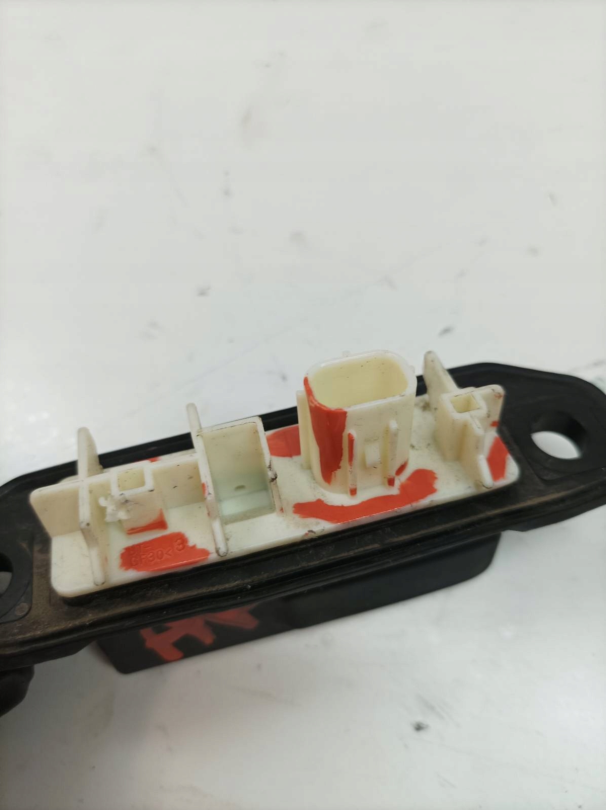 switch bonnet boot Toyota Yaris IV (2020- )