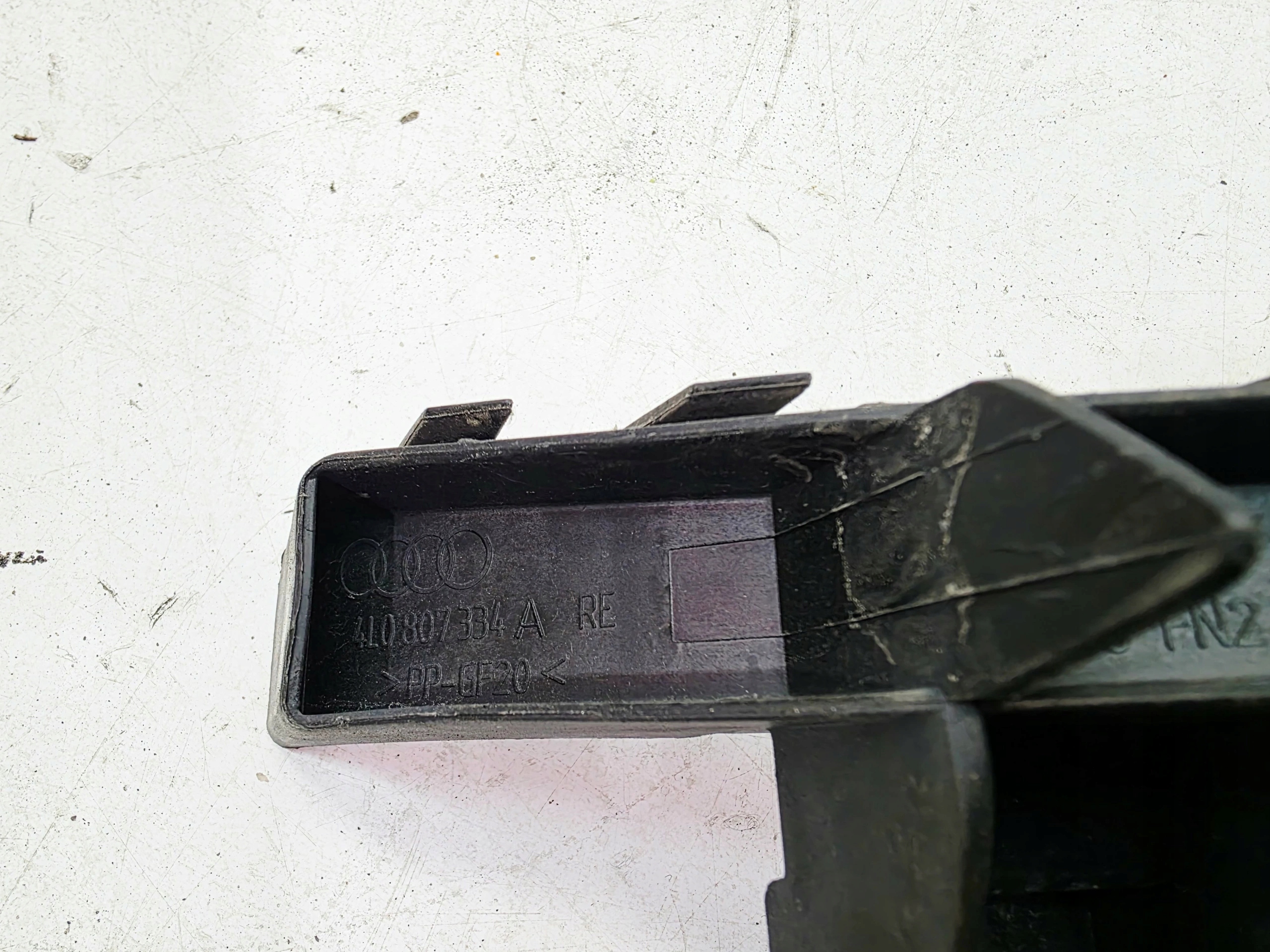 support bracket holder right AUDI Q7 4L0807334A