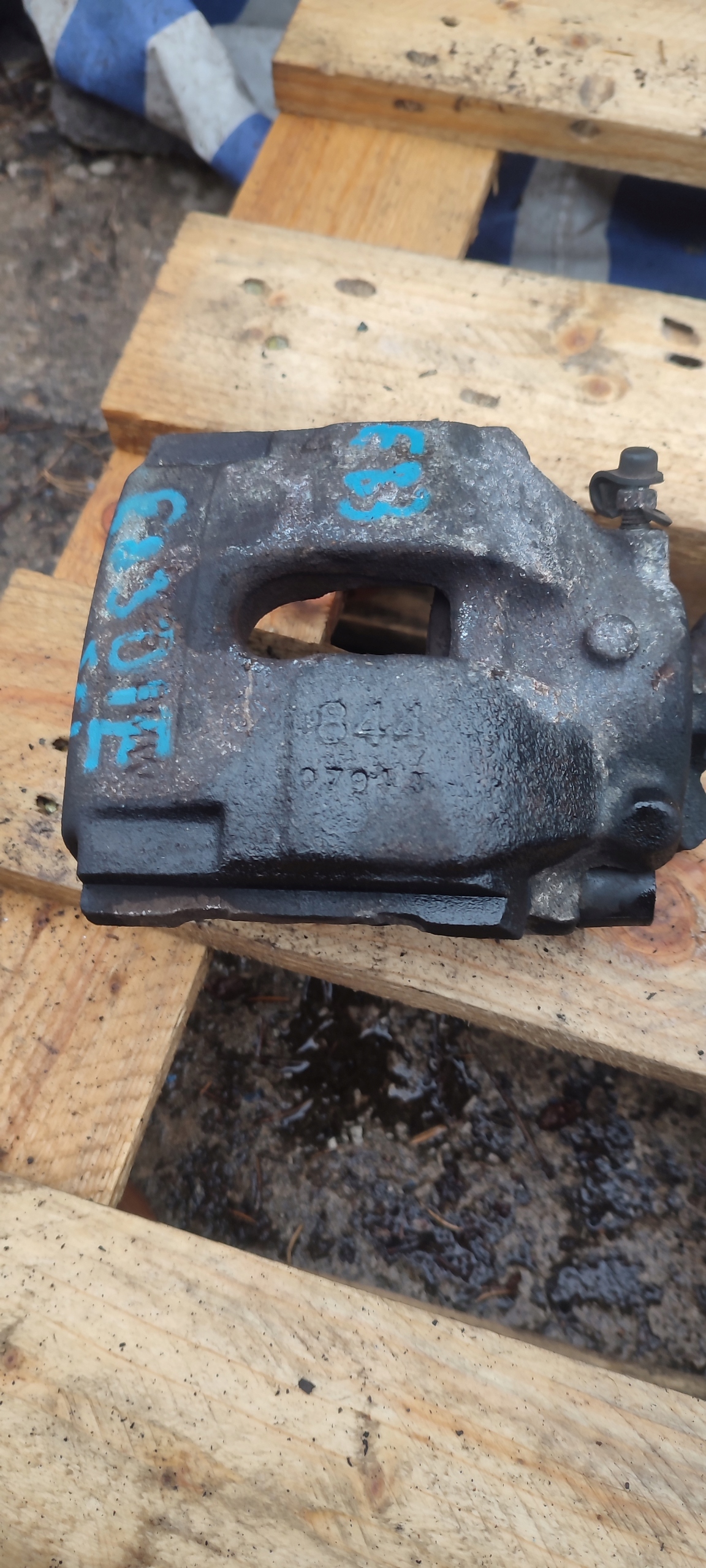 caliper brake left front BMW X3 E83 2..0 diesel