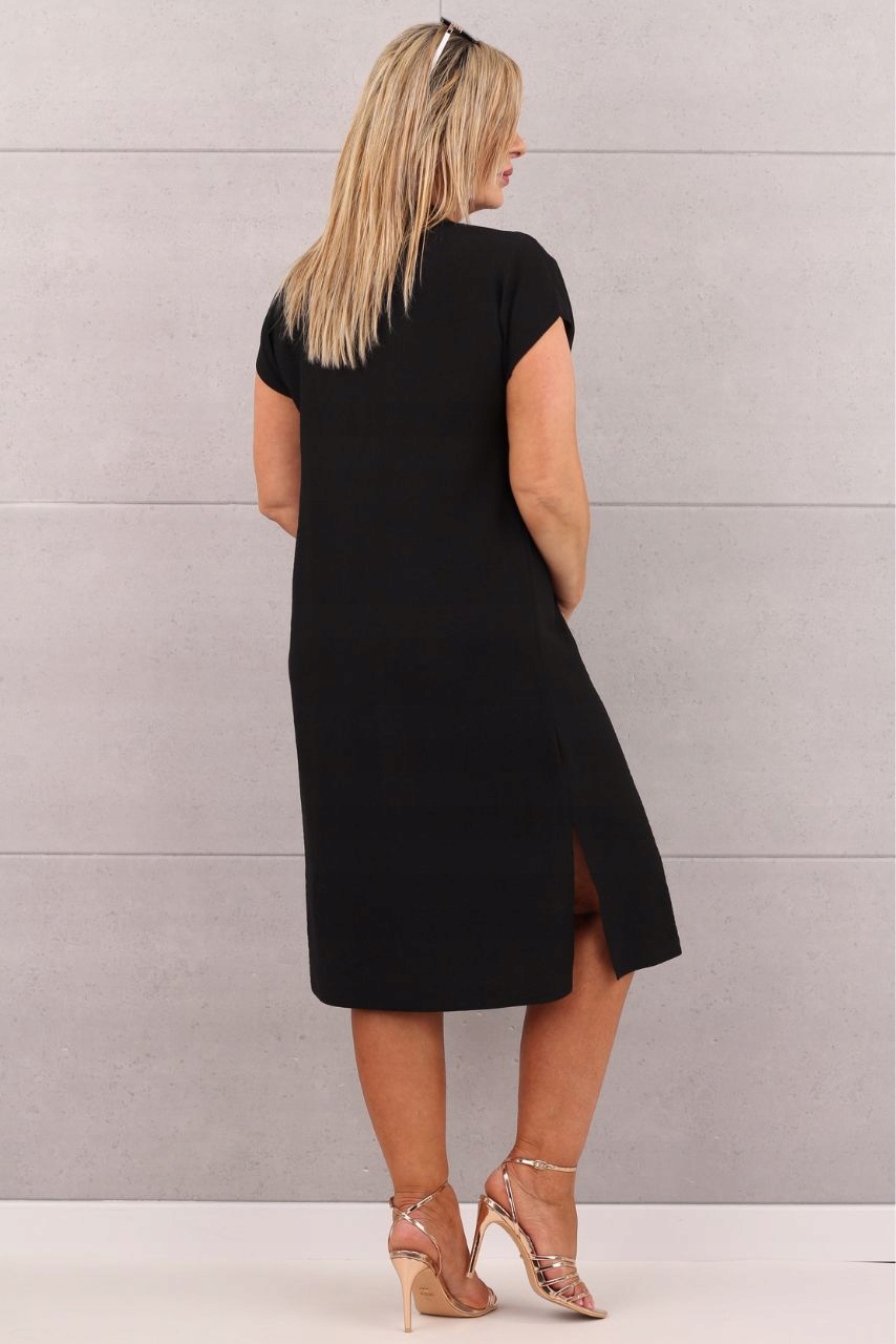 PROSTA SUKIENKA Z ROZCIĘCIEM BROSZKA POLSKI PRODUCENT DUŻE ROZMIARY Długość midi