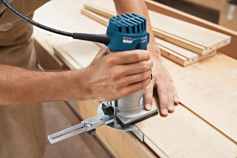 FREZARKA DO KRAWĘDZI GKF 600 600W 060160A100 BOSCH Zasilanie sieciowe