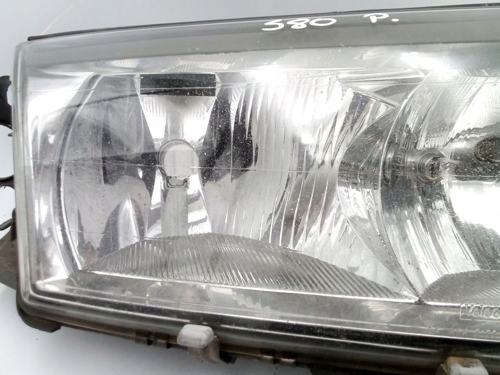 Volvo S80 and light right front front EU