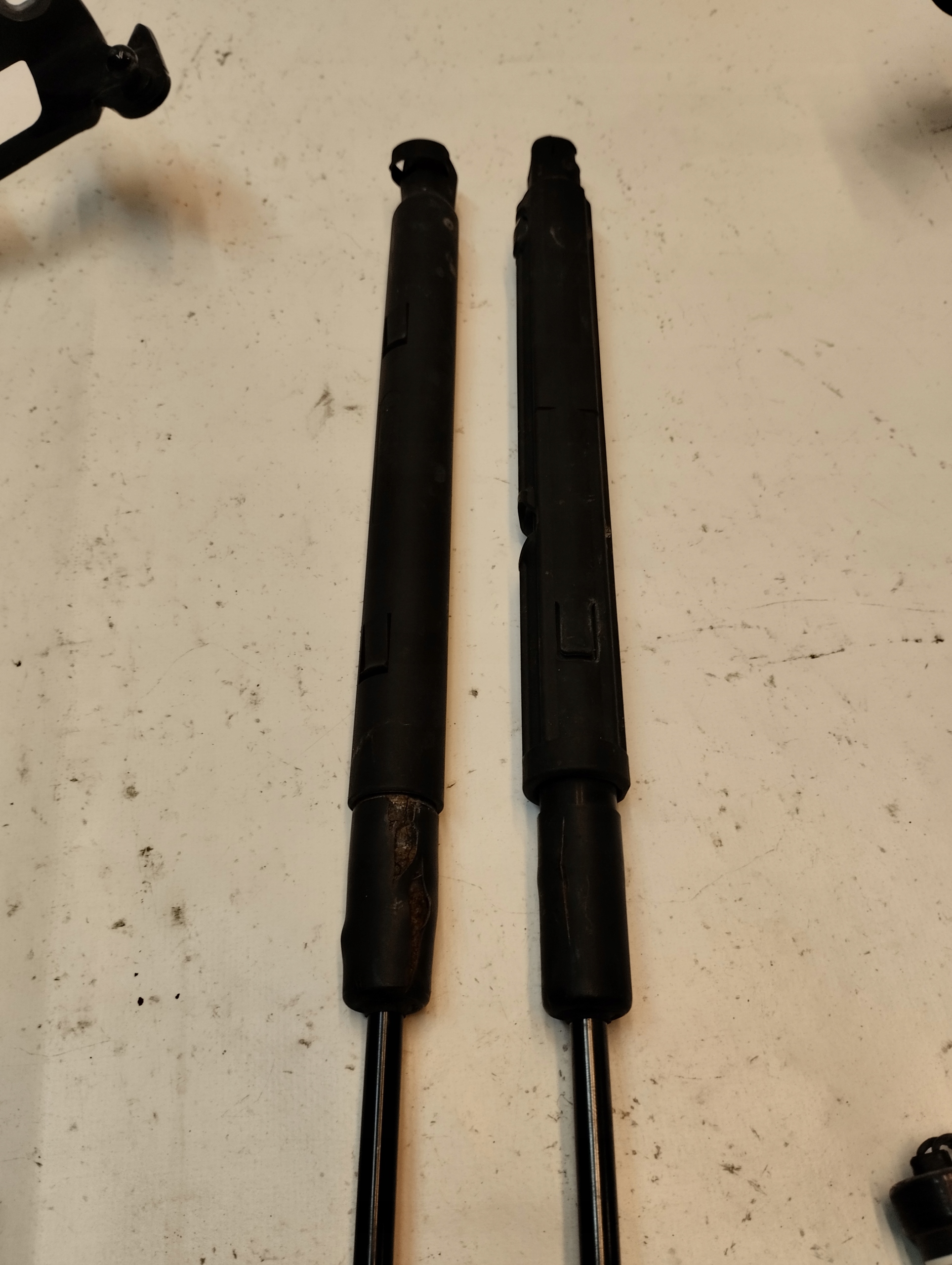 MERCEDES W205 hinge bonnets right left NABOJE KOMPLET