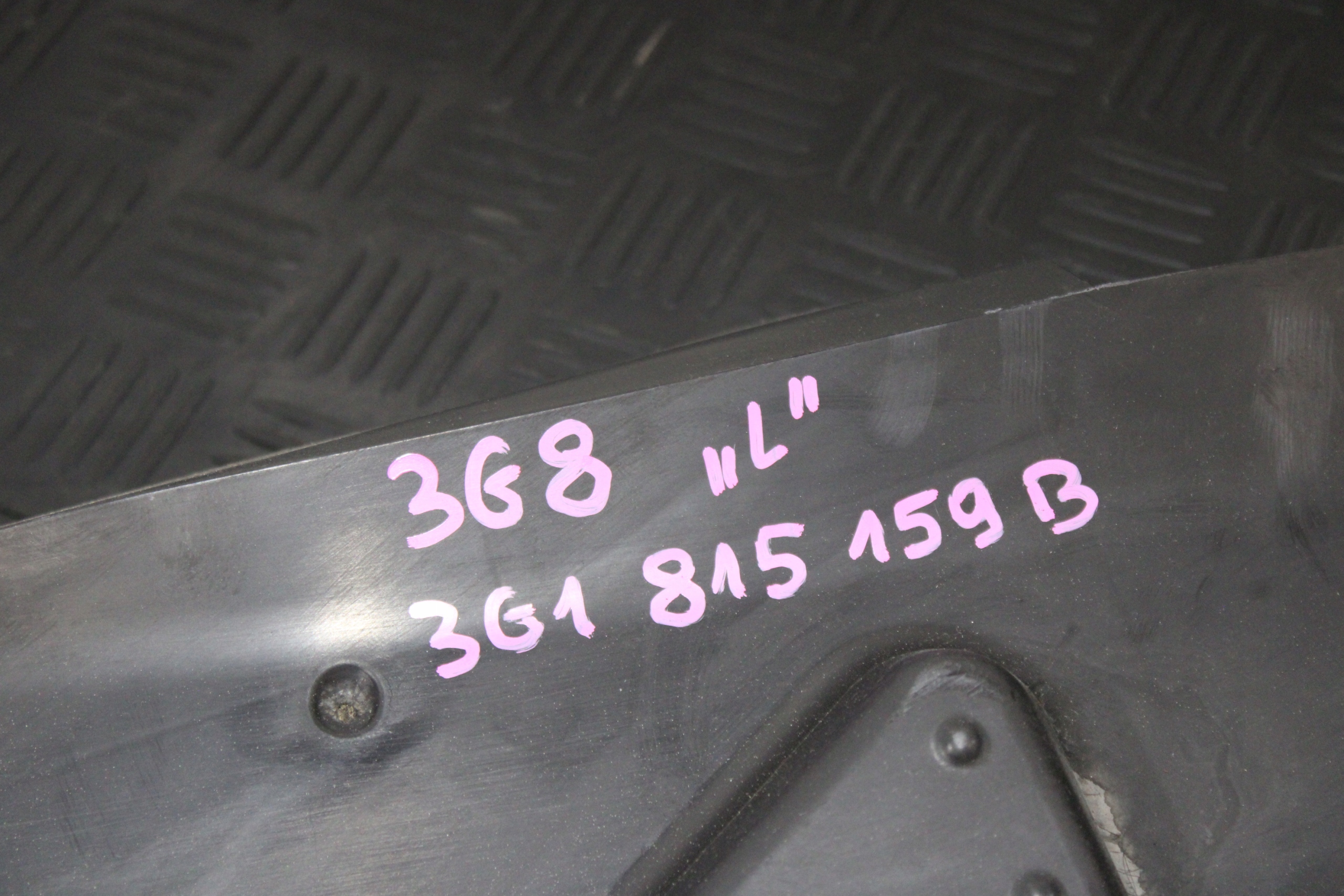 cover under the window left 3G1815159B VW ARTEON 3G8
