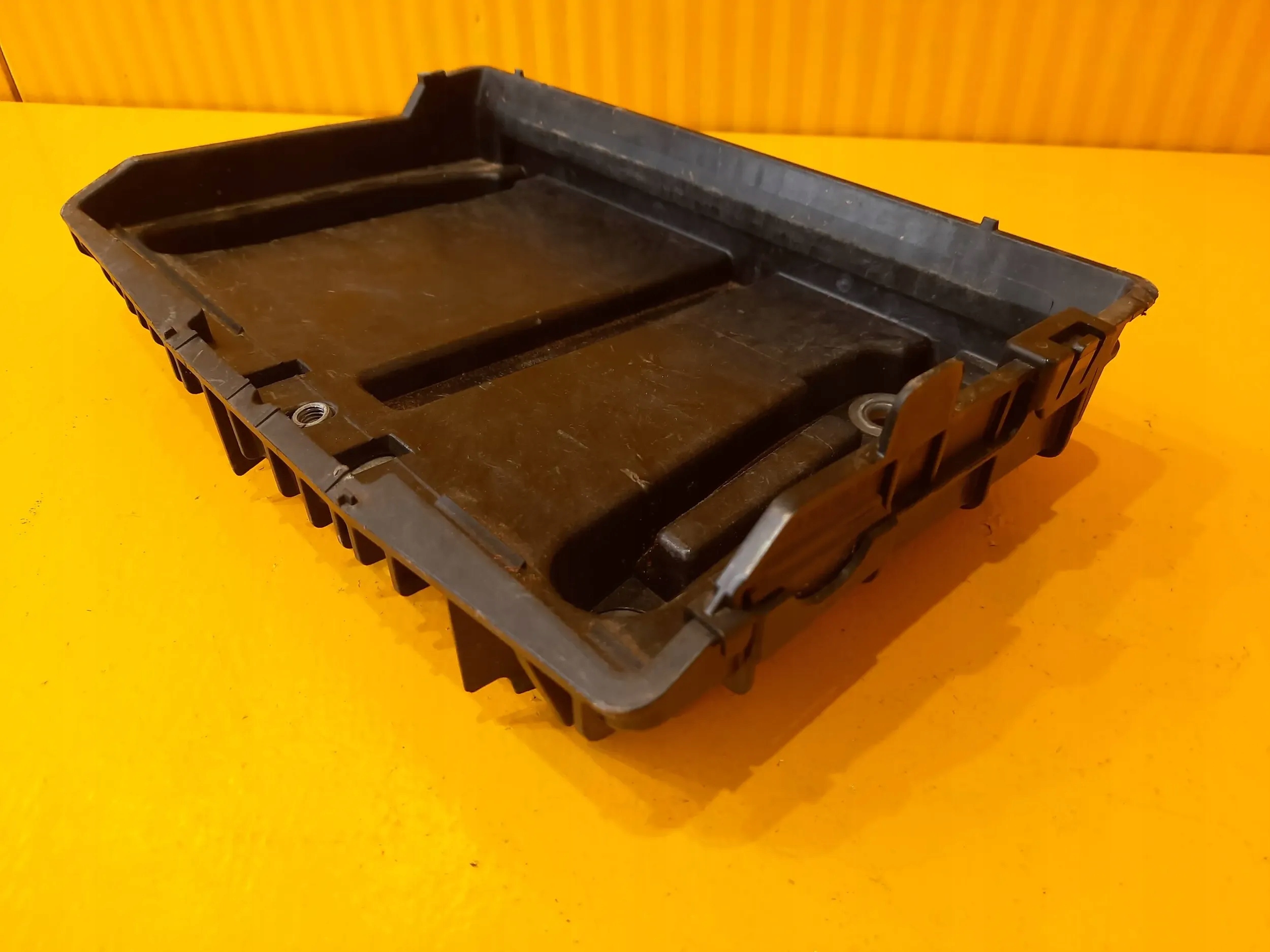 Mercedes-Benz GLC W253 PODSTAWA AKUMULATORA A2055463900 Typ samochodu Samochody osobowe