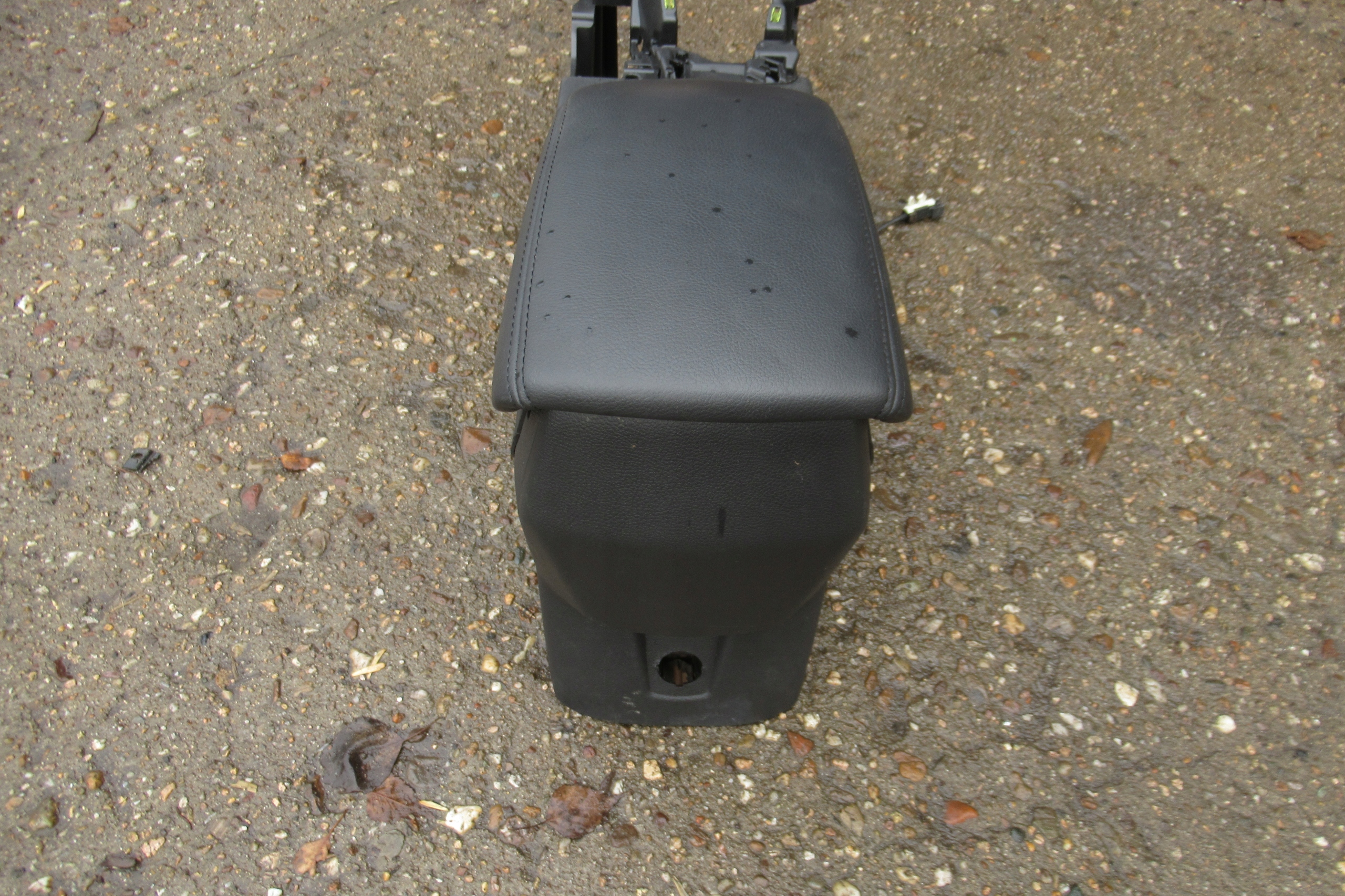 FORD FOCUS MK3 14R TUNEL central armrest