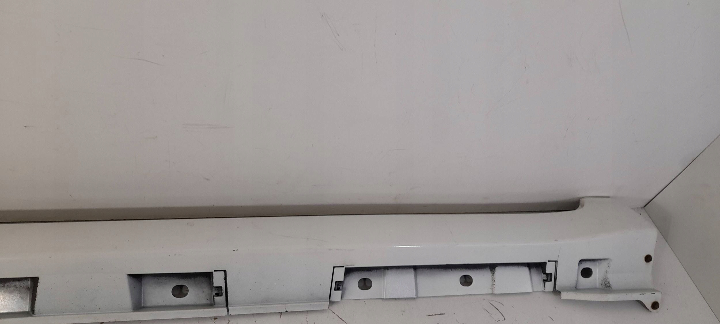 Toyota Avensis T27 moulding threshold left 7586005010 (LS73)