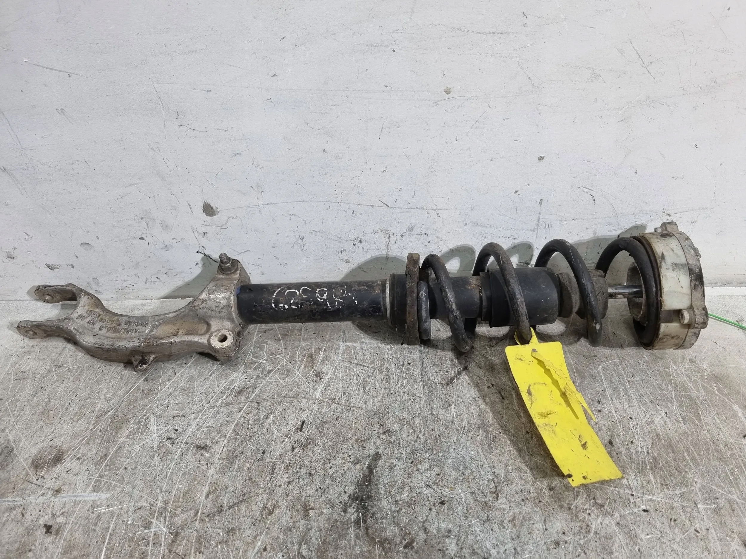 shock absorber right left front 8W0413031BA 8W0413037 Audi A4 B9 A5 8W 2.0 TDi