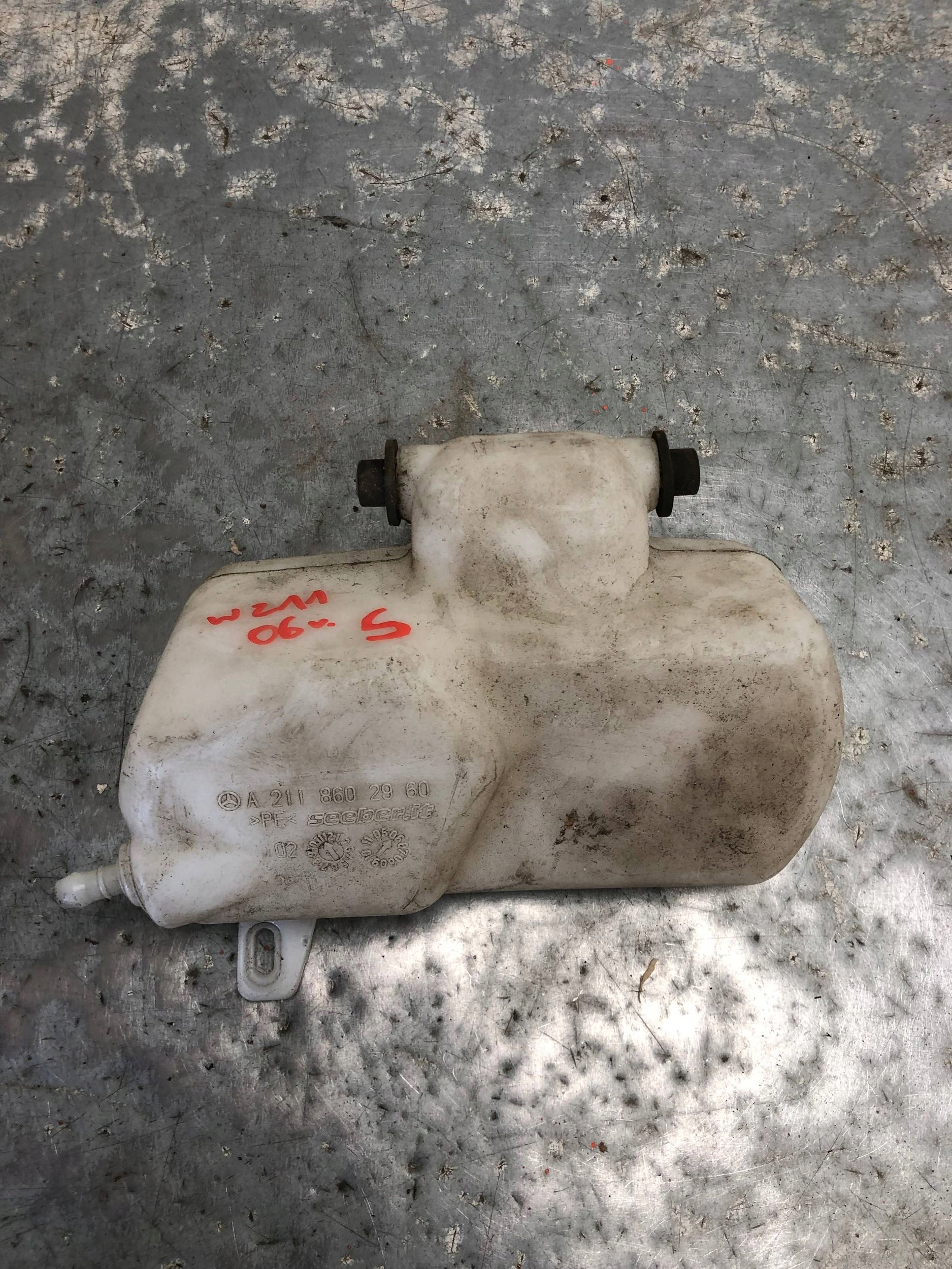 washer fluid tank MERCEDES W211 A2118602960
