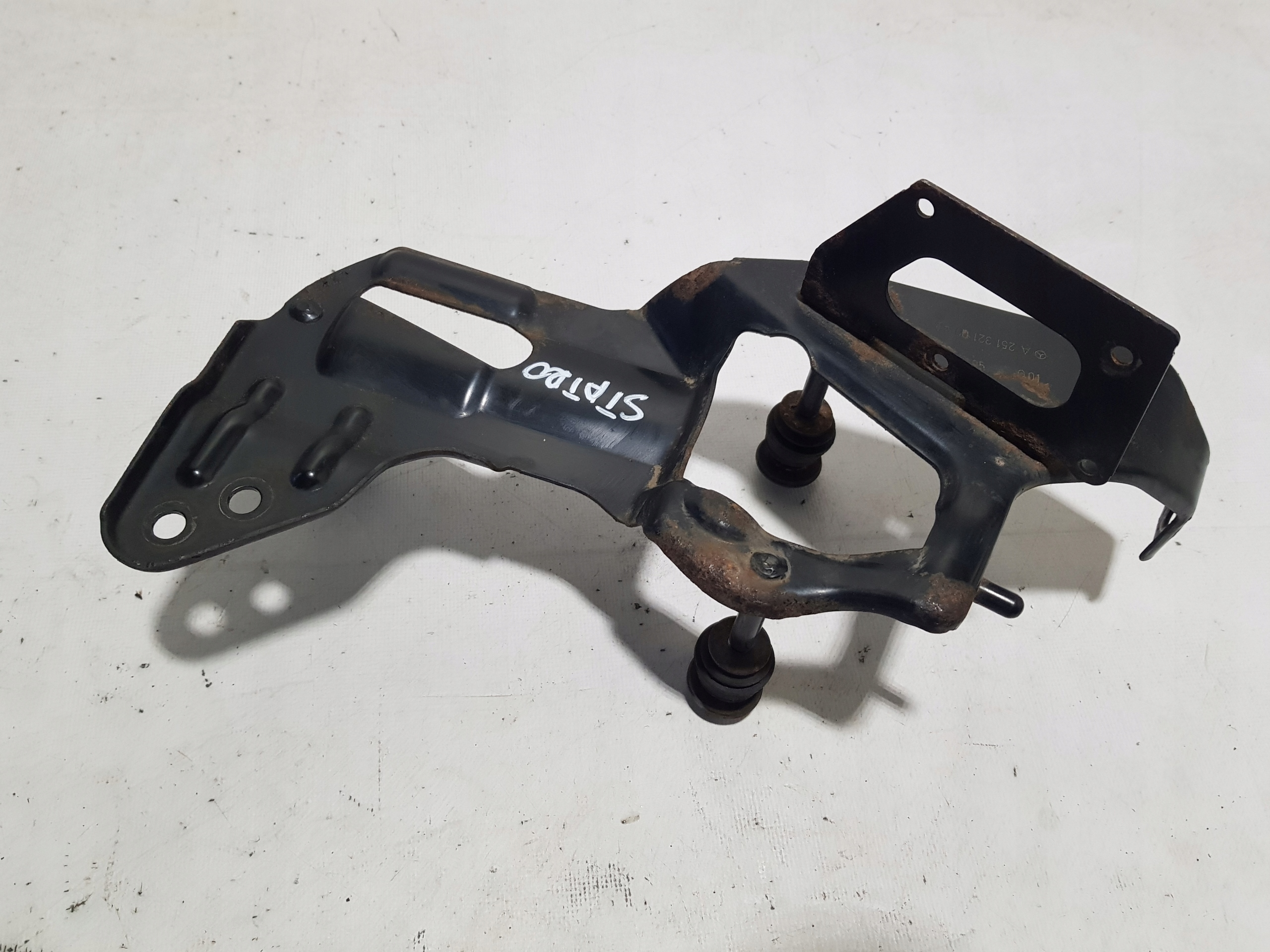 bracket KOMPRESORA AIRMATIC SPREZARKI MERCEDES W251