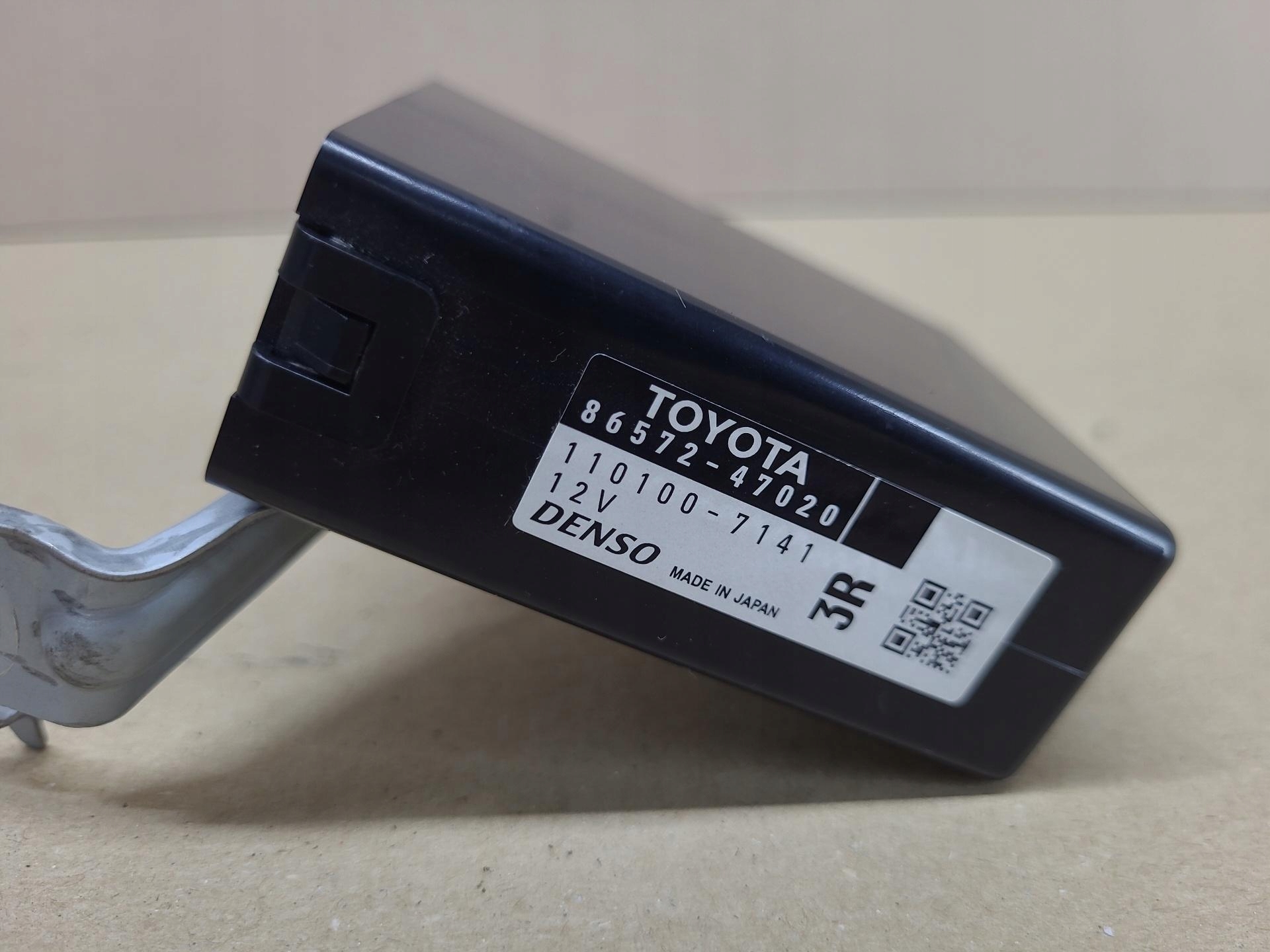 module control unit Toyota Prius plus ZVW40 2012 86572-47020