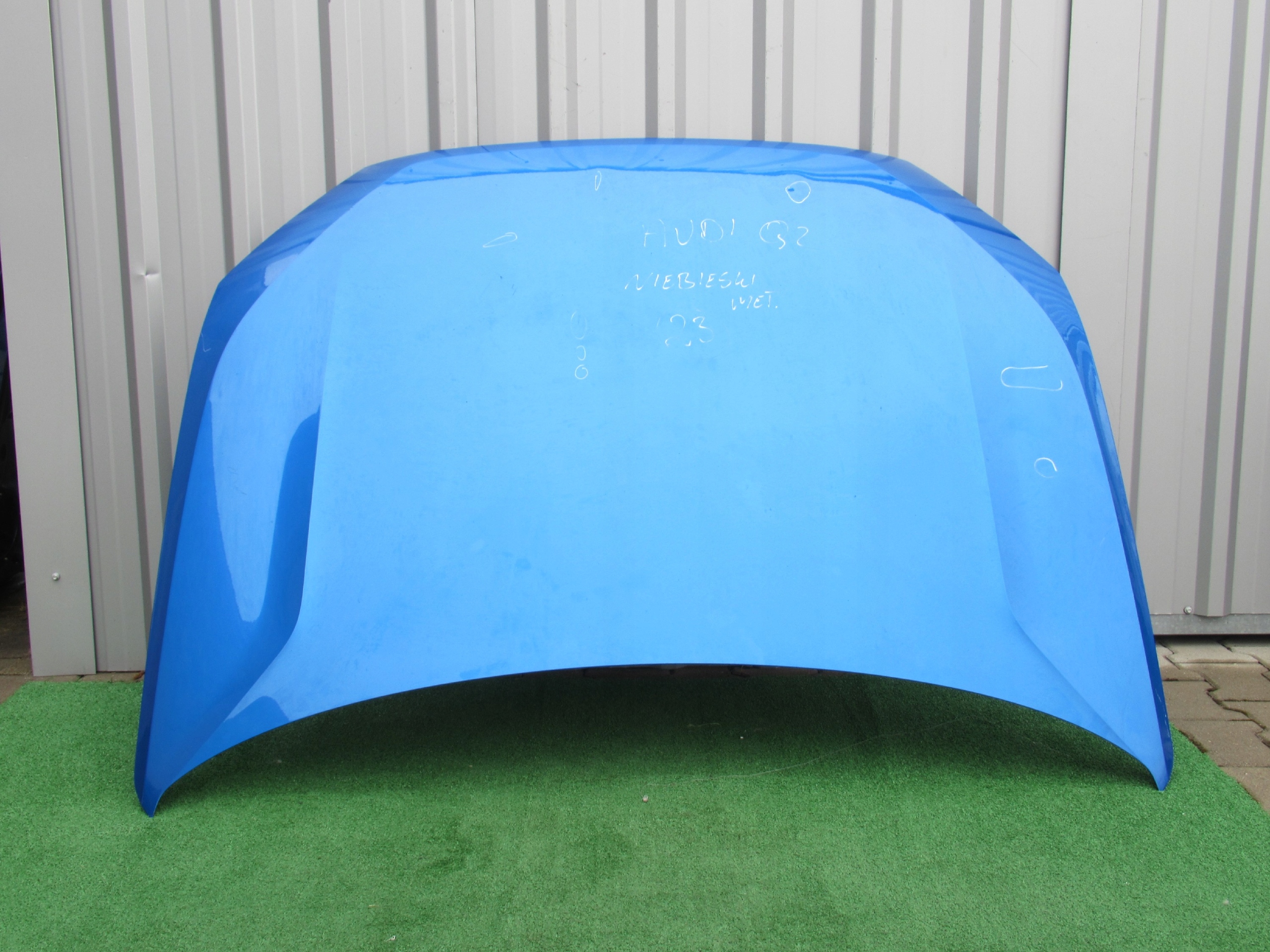 AUDI Q2 81A MASKA ORYGINAŁ POKRYWA 81A823029 Kolor niebieski