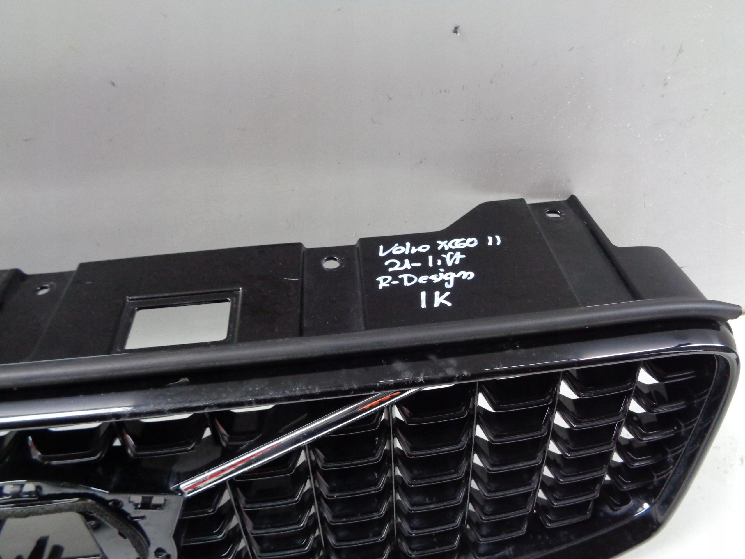 maska VOLVO XC60 II 21- LIFT R-design