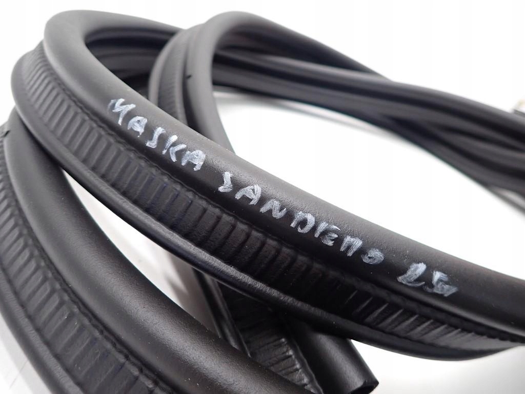 USZCZELKA GUMA MASKI DACIA SANDERO II 20R Producent części Dacia OE