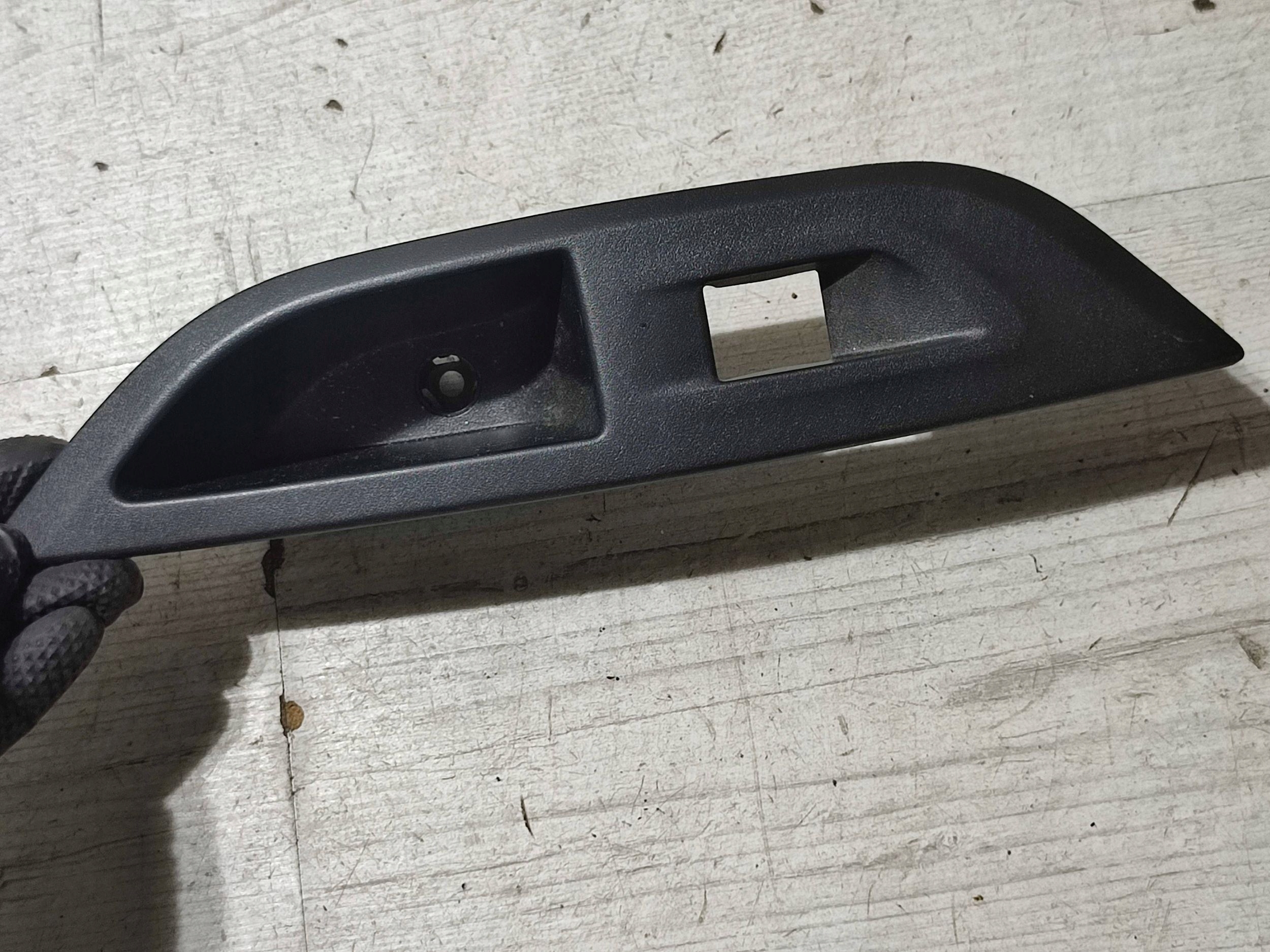Peugeot 2008 II 2020 rear part side right cover przycisku windows