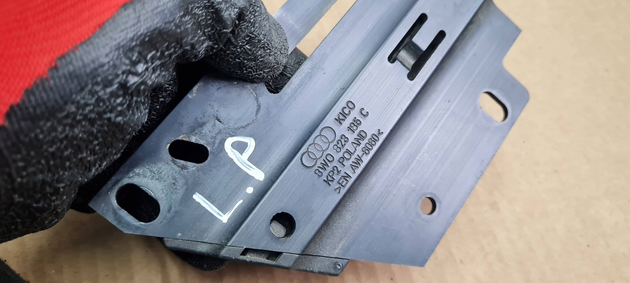 A4 B9 8W S4 lock RYGIEL bonnets left 8W0823185C A5 8W