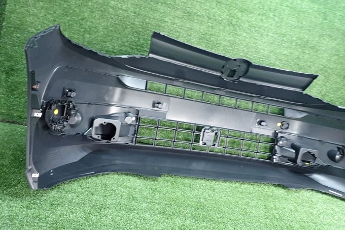 VW CADDY 2K7 LIFT 25- front bumper front PDC