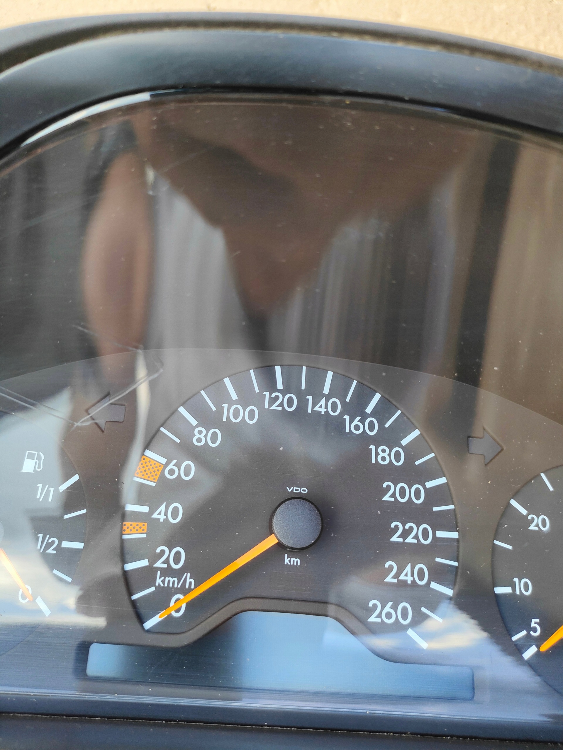 MERCEDES E W210 3.0TD dials 2105409647