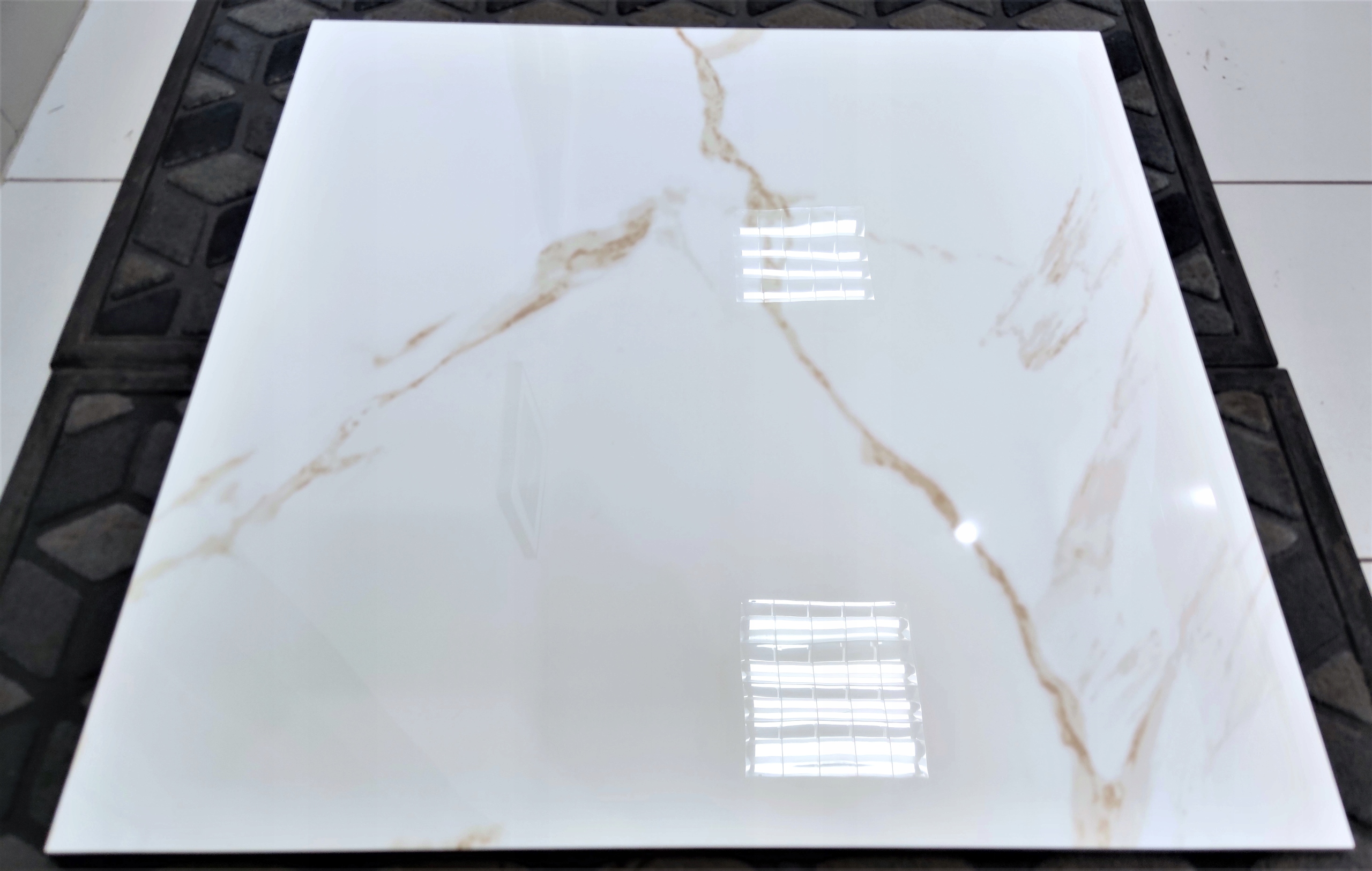 PŁYTKI PODŁOGOWE ŚCIENNE GRES POLER BIAŁY MARMUR ZŁOTA ŻYŁKA 60X60 GAT. 1