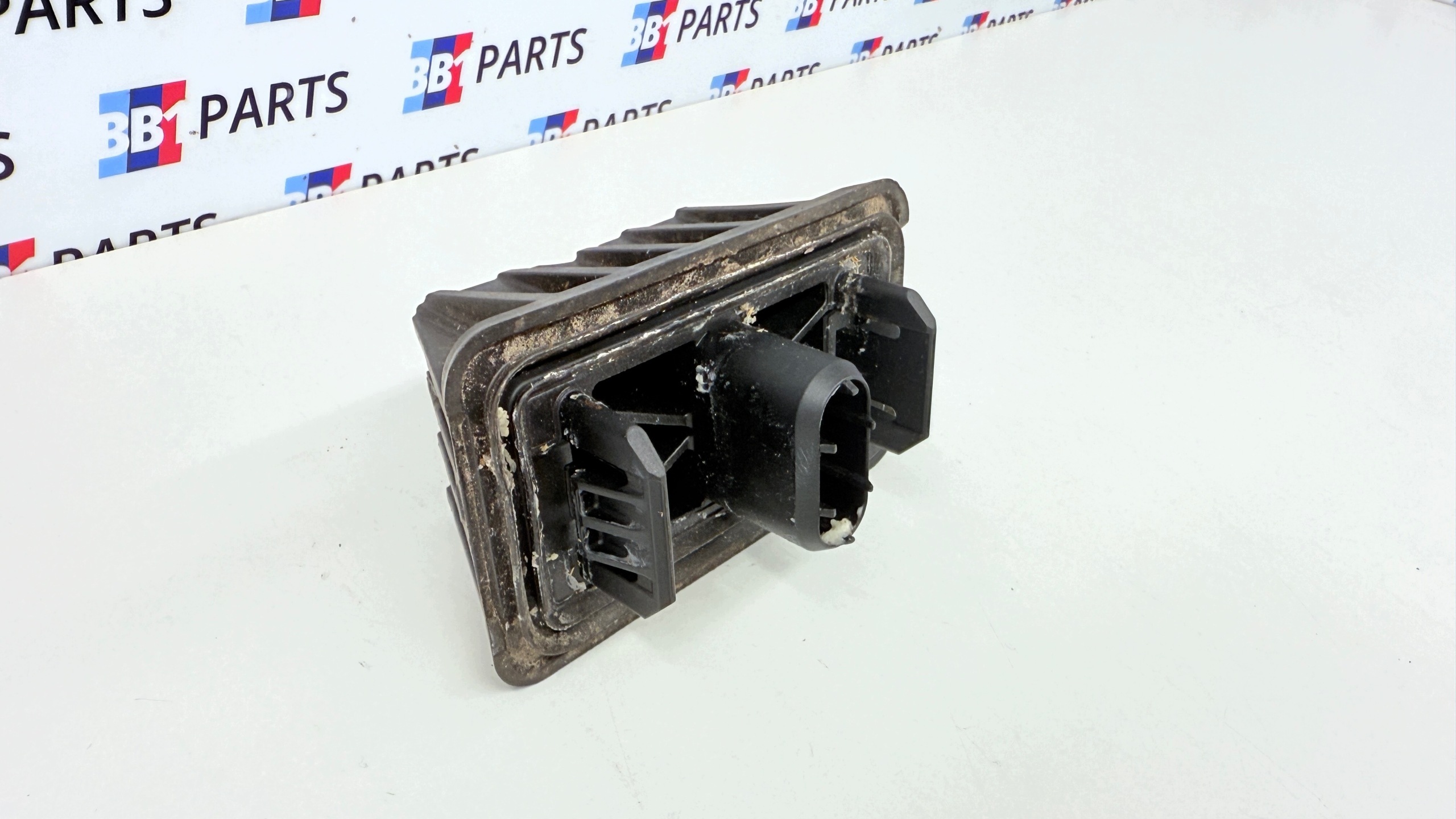 BMW G20 GNIAZDO PODSTAWA LEWARKA 9881333