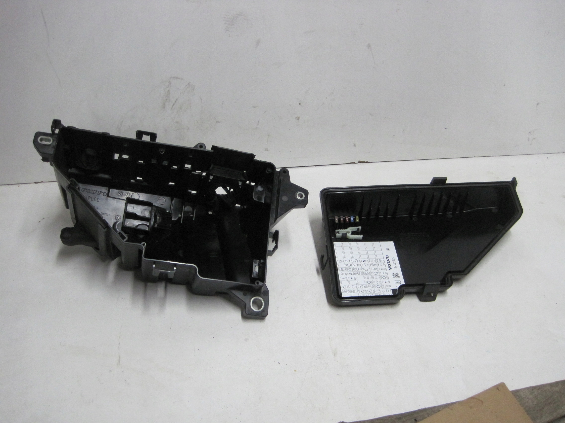 obal obalu pojistek VOLVO 32359935