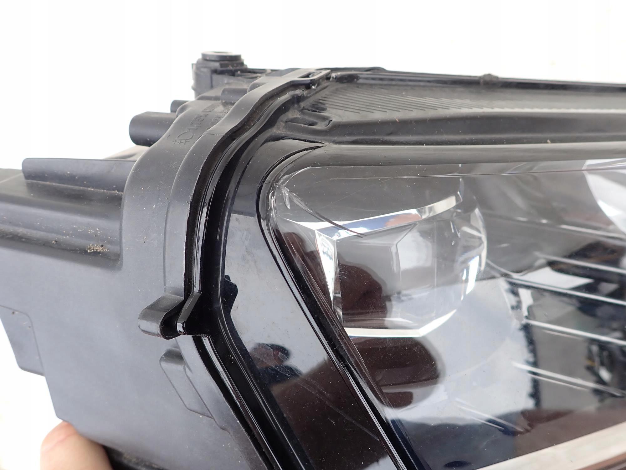 SKODA KAROQ 17-21 PUSZKA light front front right