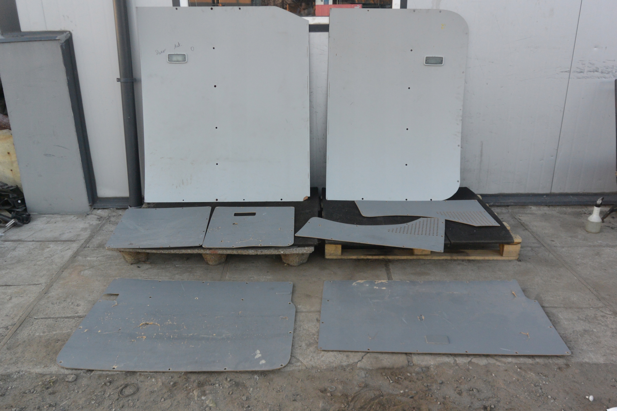 WYGŁUSZENIE OSŁONA PANELE BUDY VW TRANSPORTER T5