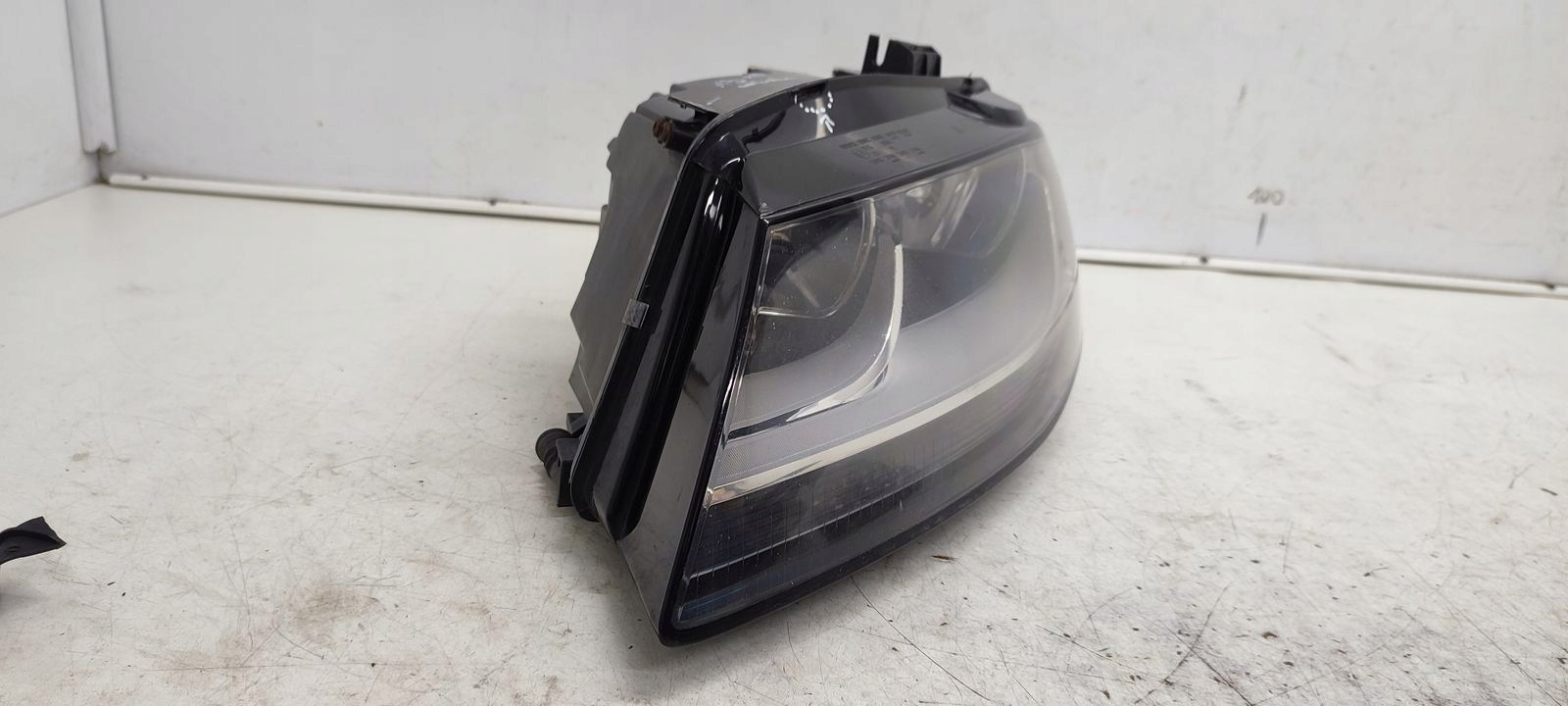 light front front left Audi A4 B8