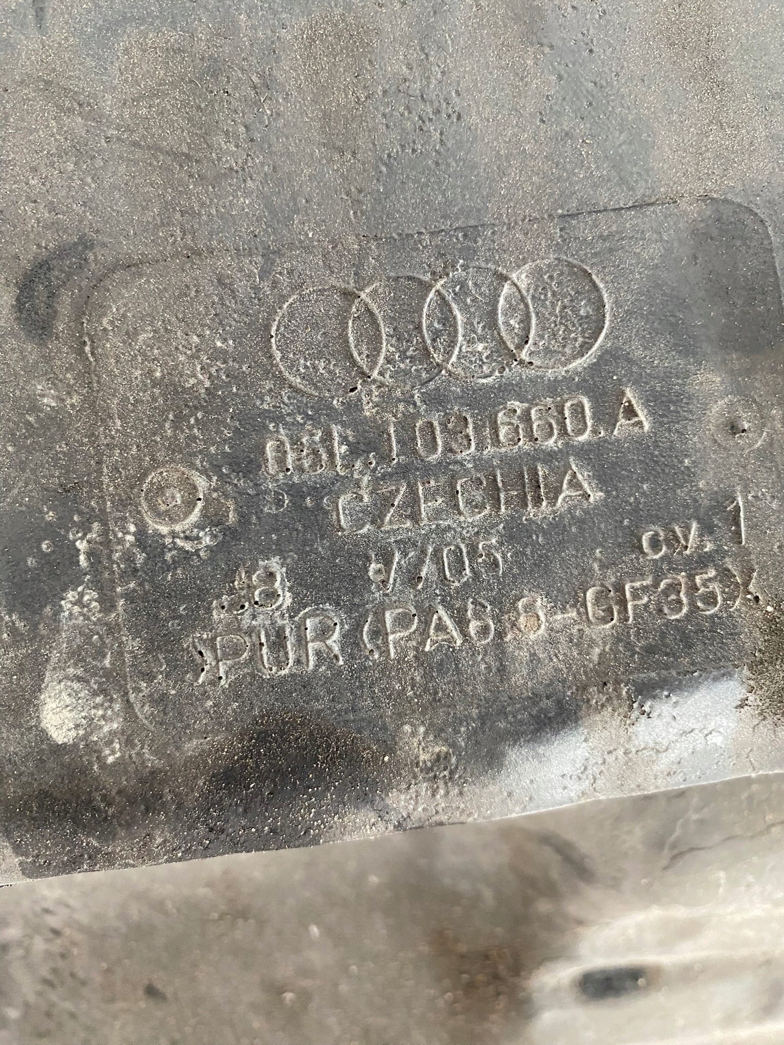 AUDI A4 B9 A5 2.0 TDI DFB Blende Abdeckung MISKI 05L103660A