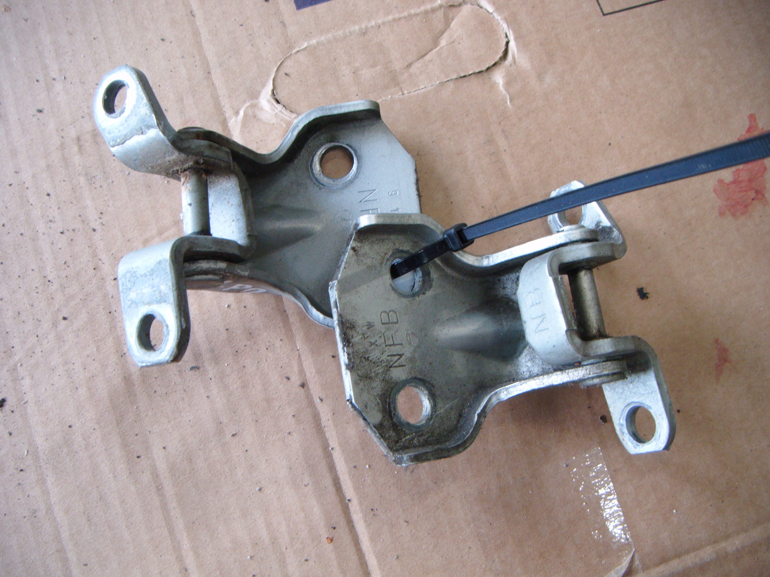 SUBARU IMPREZA III GH HB ДВЕРНЫЕ ПЕТЛИ ЛЕВАЯ ПЕРЕДНЯЯ