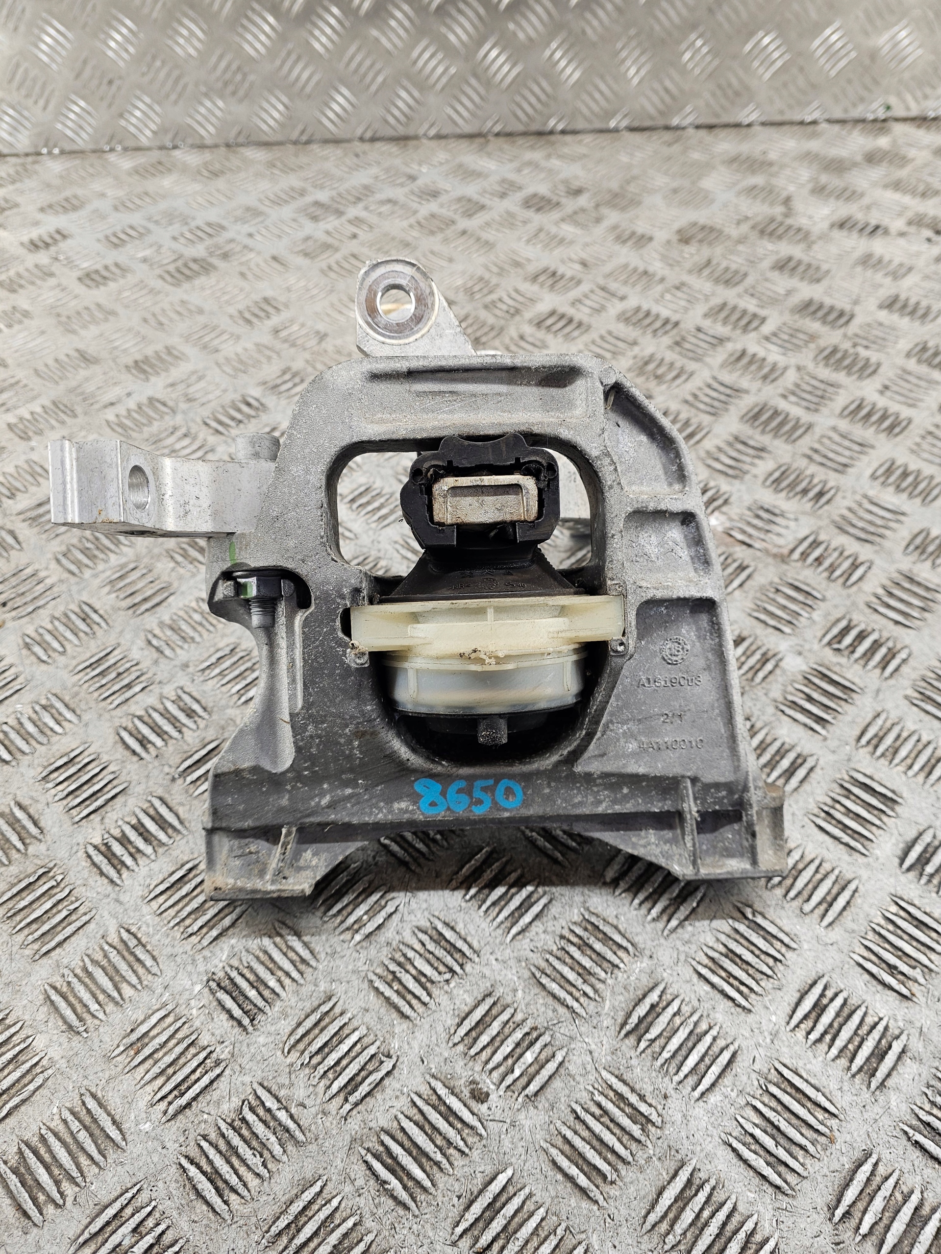 Peugeot Expert III holder engine mount 4A110010