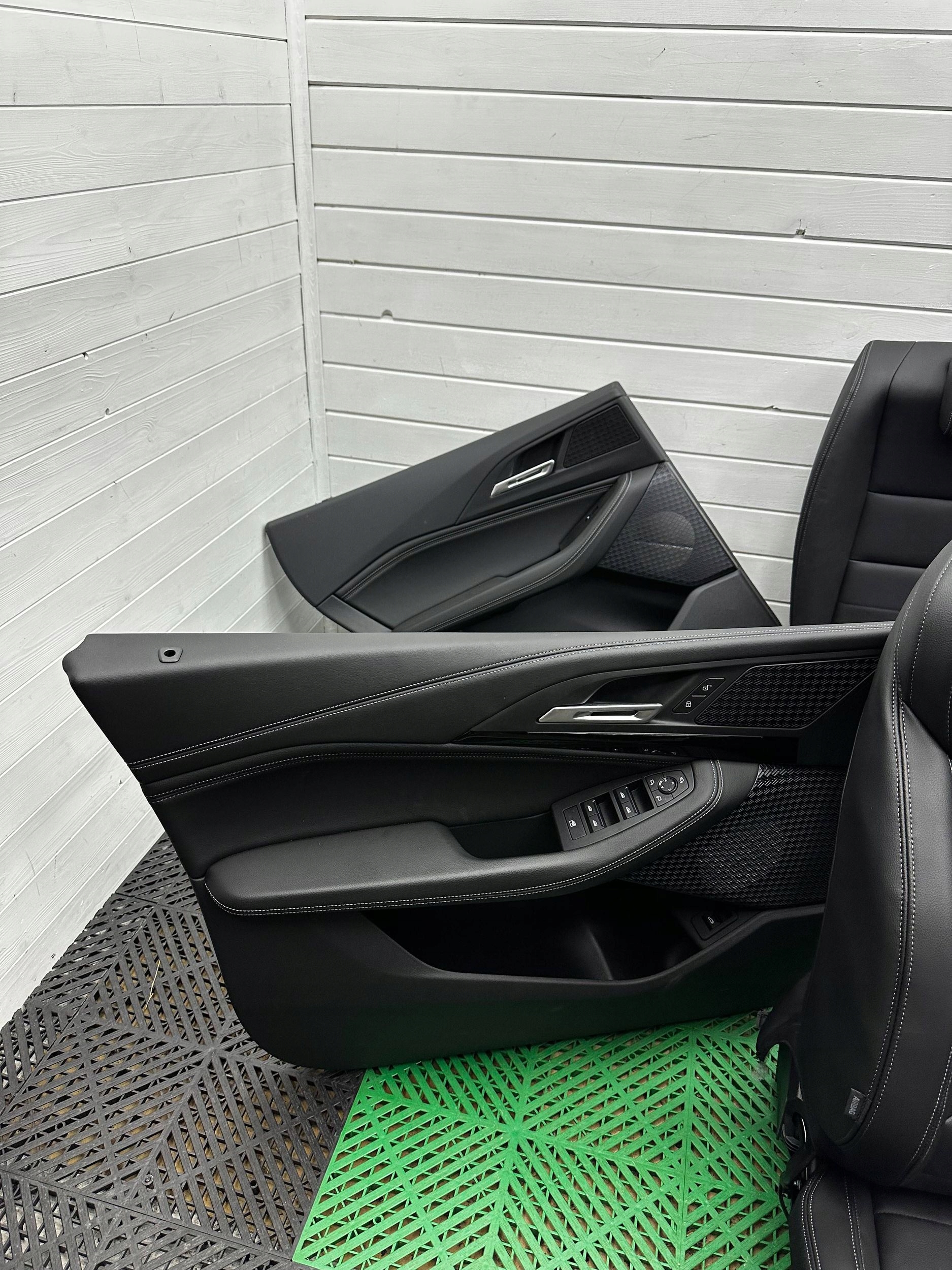 Komptel Sitze z boczkami mitte BMW 2 Active Tourer U06