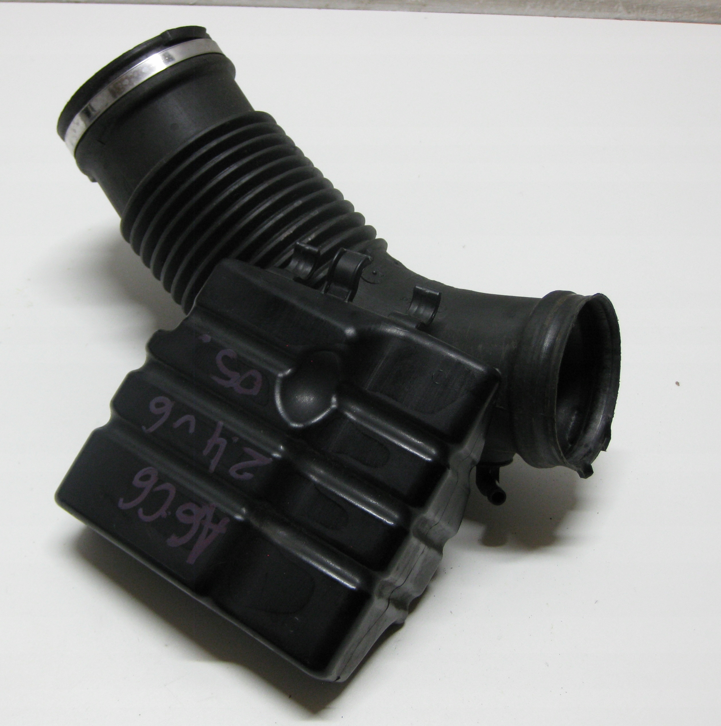 AUDI A6 C6 2.4 6V 05R pipe air hose 06E129629E