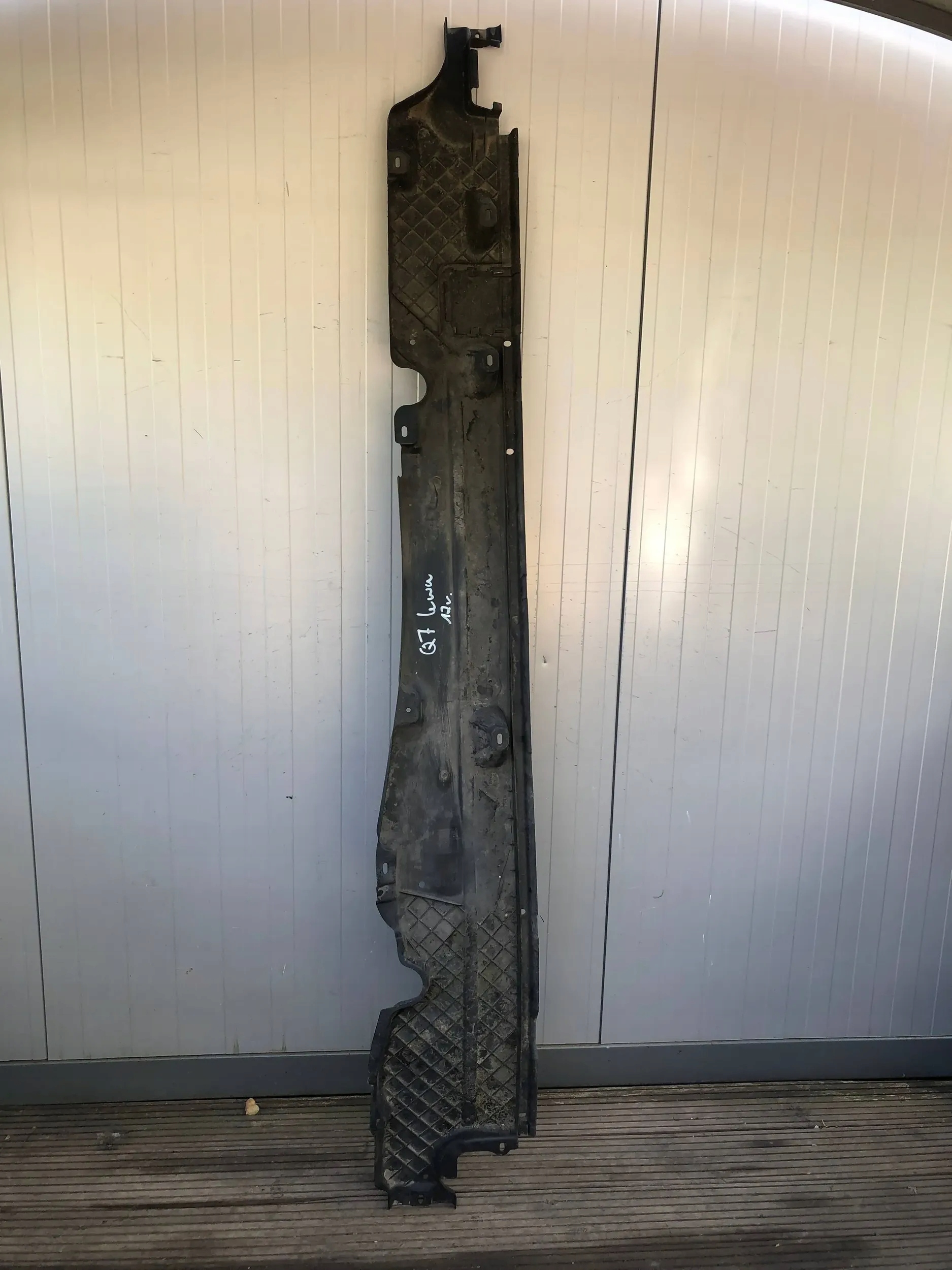 cover chassis left AUDI Q7 4L 7L8825211E