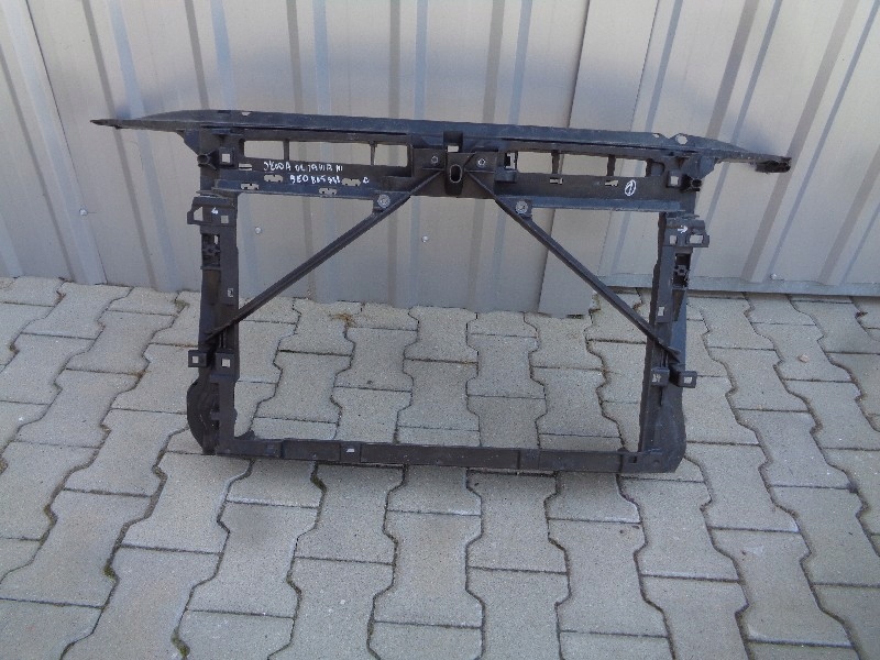 Skoda OEe0805588c спереди часть