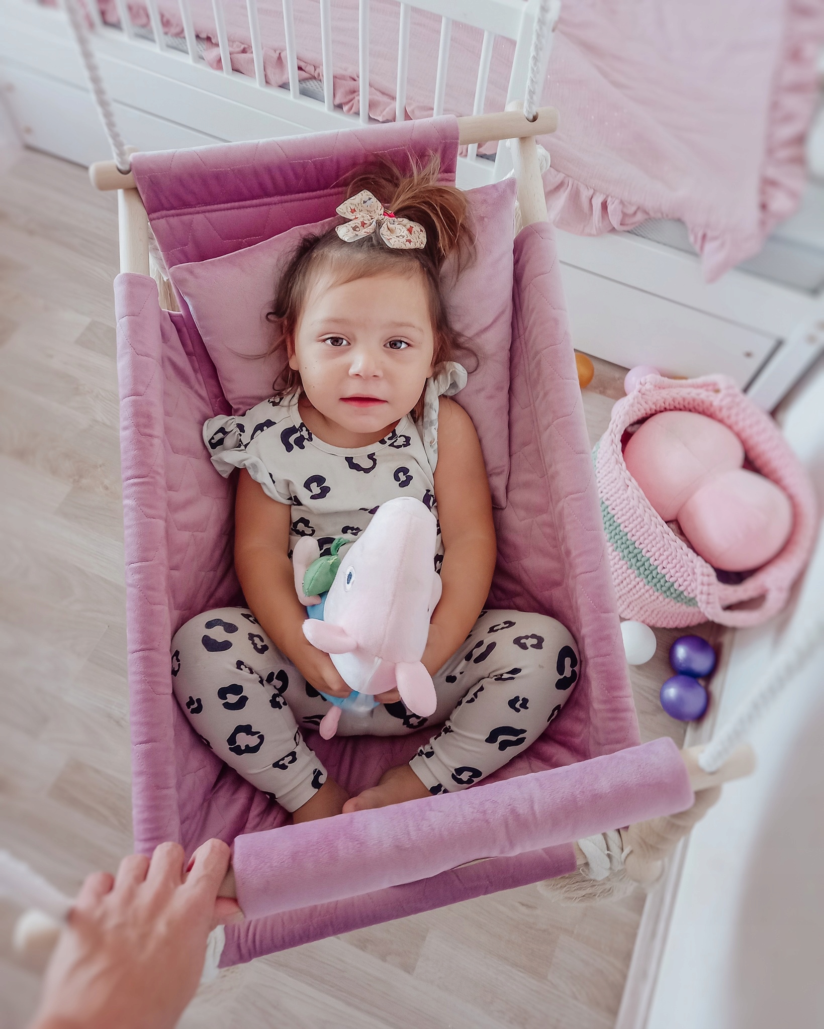 Drewniana huśtawka leżaczek dla dzieci - velvet wrzos - domowa i ogrodowa Długość 80 cm