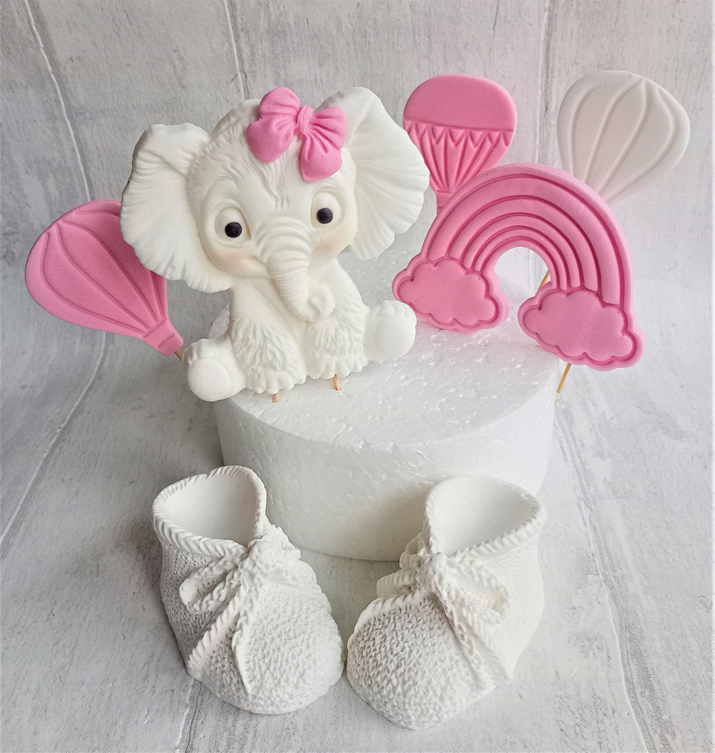 Słonik buciki balony tęcza Dekoracje na Chrzest roczek z masy cukrowej