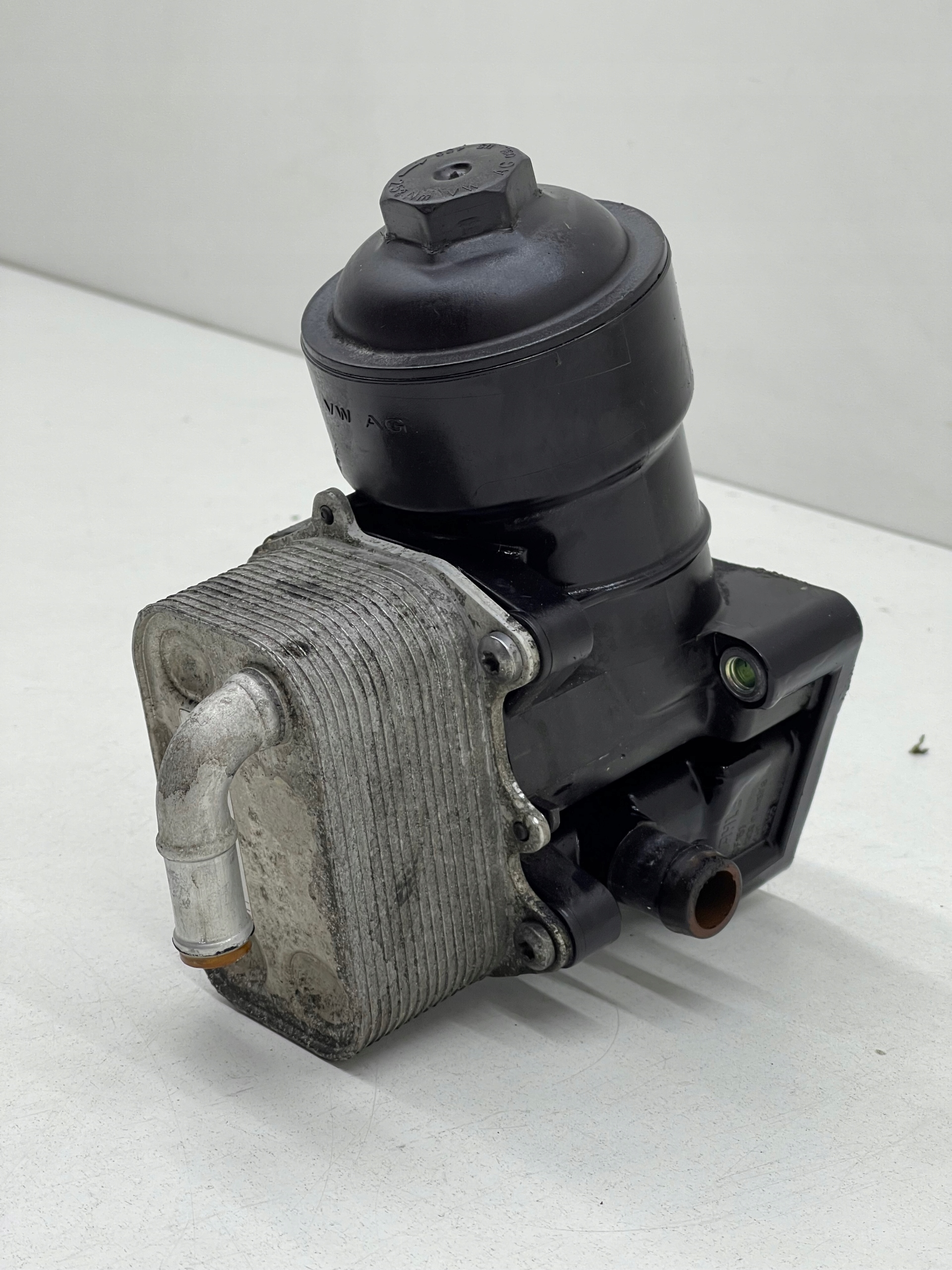 AUDI A4 B8 A5 8T A6 C7 2.0 TDI Ölfiltergehäuse
