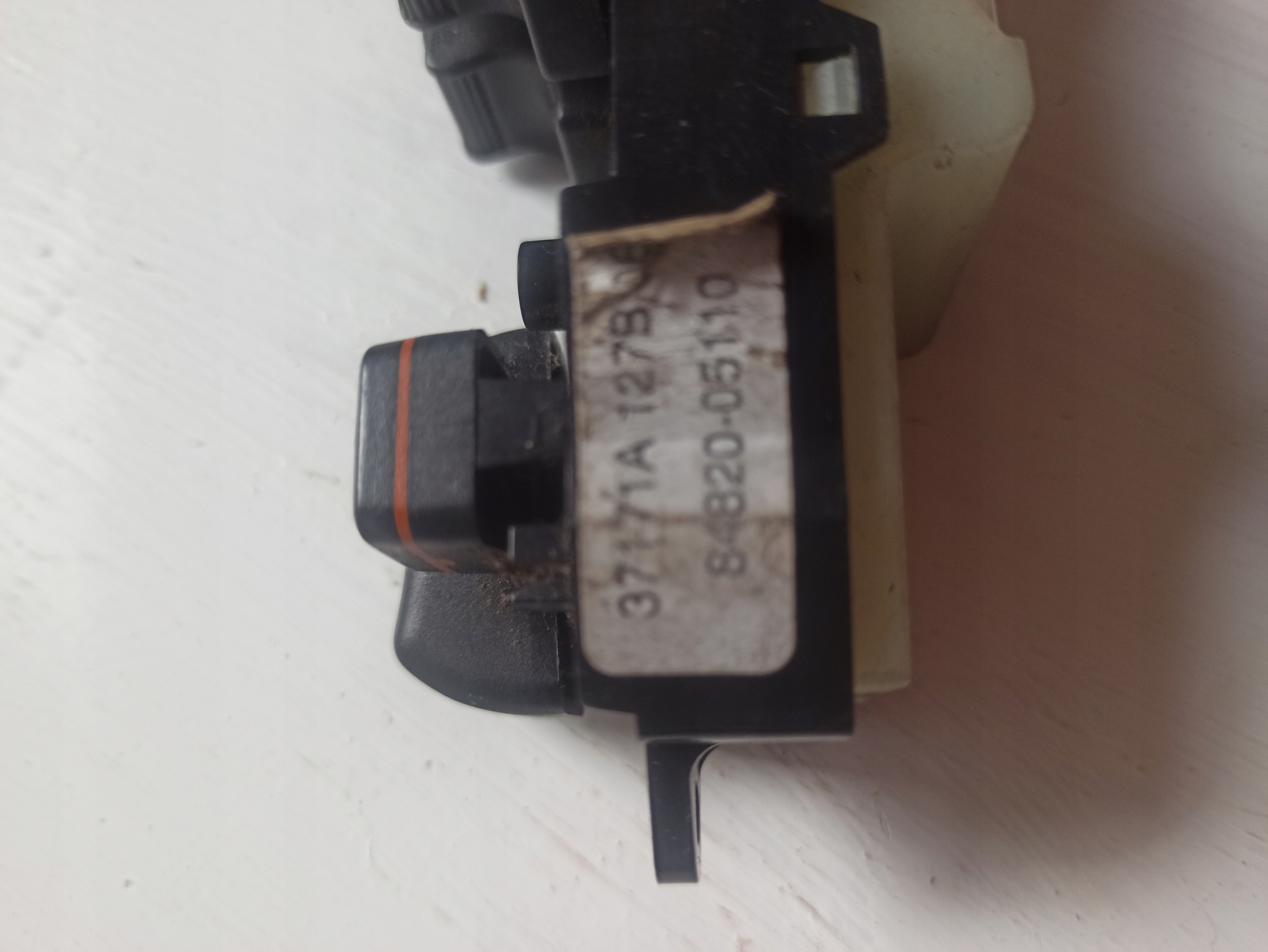 control panel of the window TOYOTA COROLLA 37171A 127B