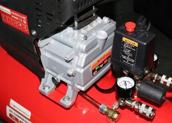 KOMPRESOR OLEJOWY 50L 8 BAR 3,8KM 230V Marka Energy