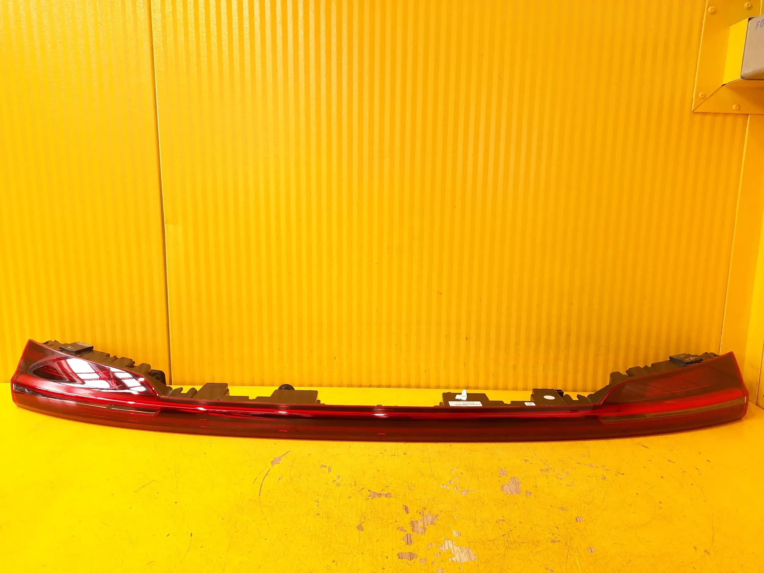 Audi e-tron LAMPA TYŁ BLENDA LED 4KE945095B