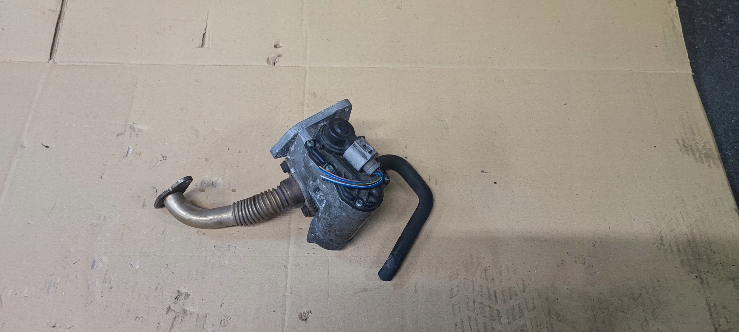 VW GOLF V 5 egr ventil + trubka 1.6 FSI BLP