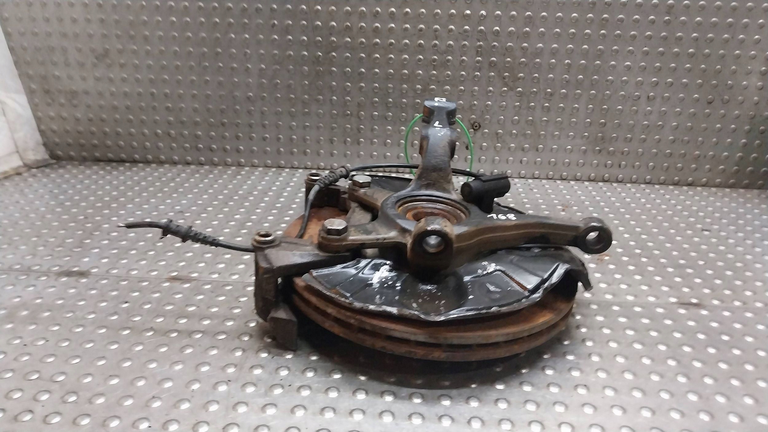 otoč čepu levý předek 6814 MERCEDES A W168
